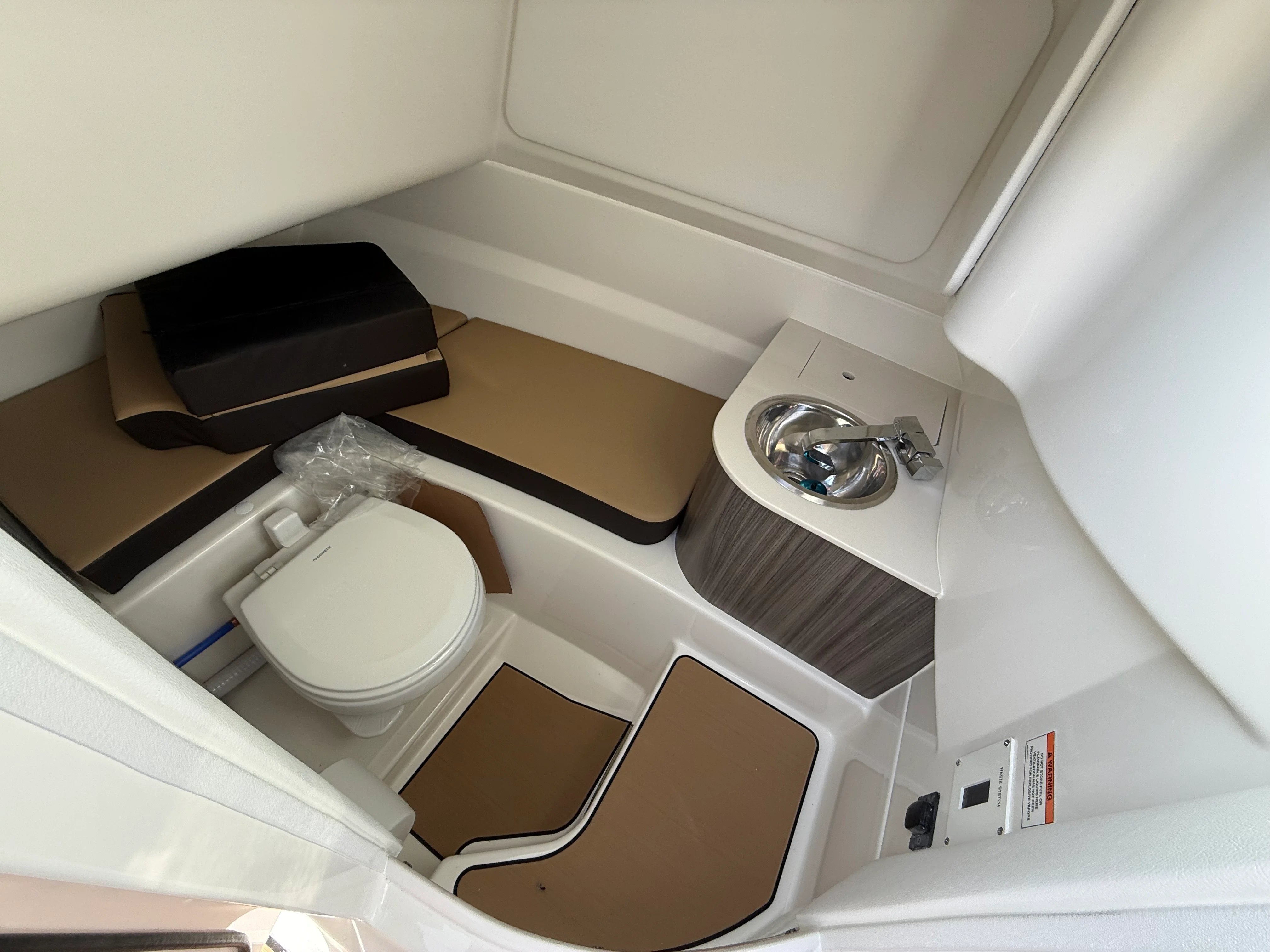 2026 Sea Ray SDX 250 Outboard Image Thumbnail #22