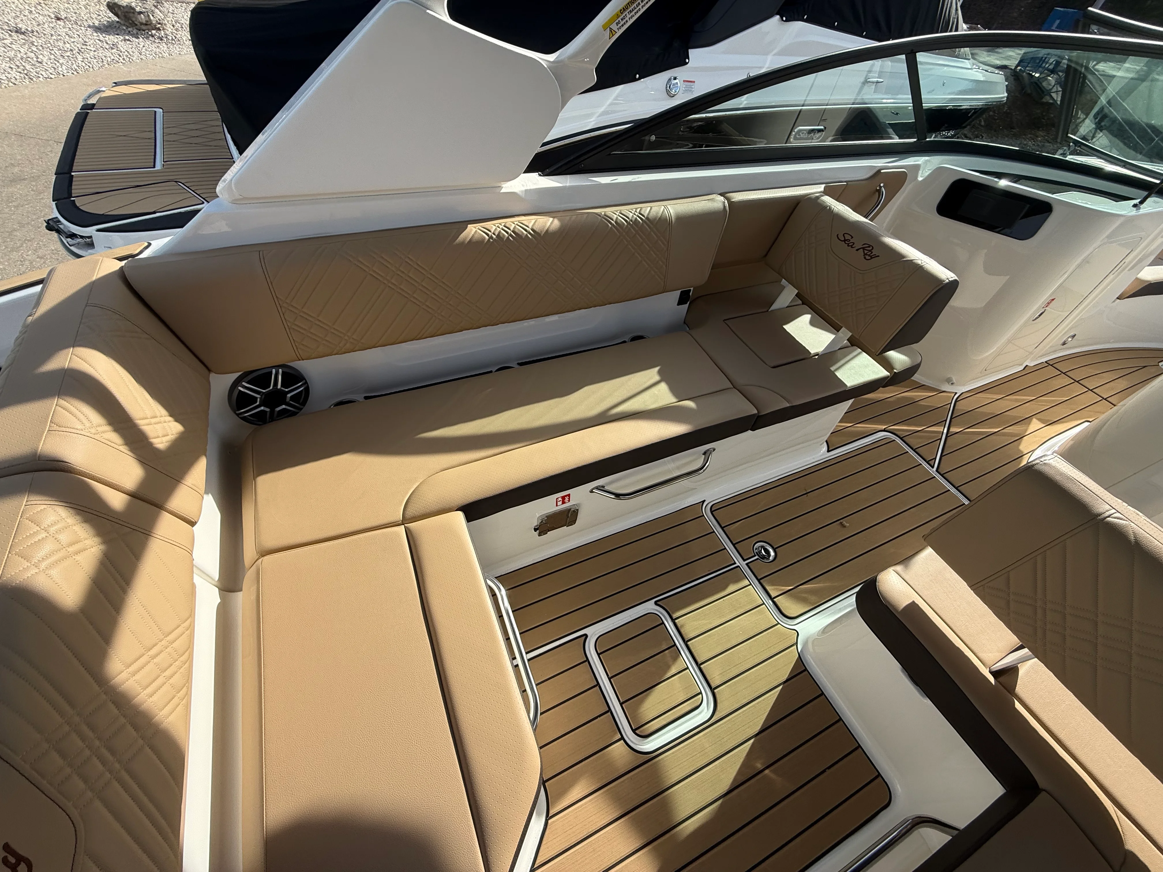 2026 Sea Ray SDX 250 Outboard Image Thumbnail #21