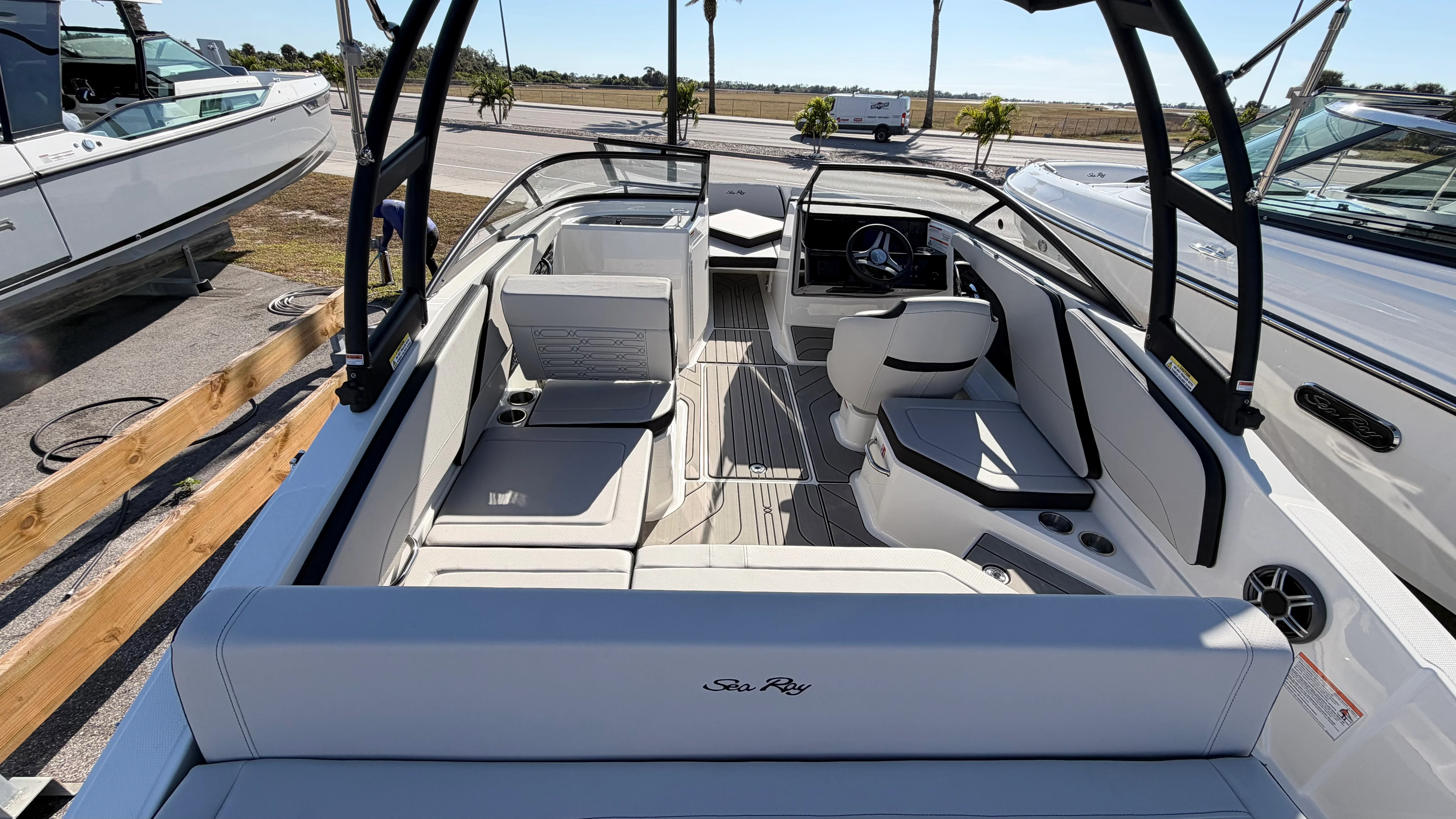 2026 Sea Ray SPX 210 Outboard Image Thumbnail #5