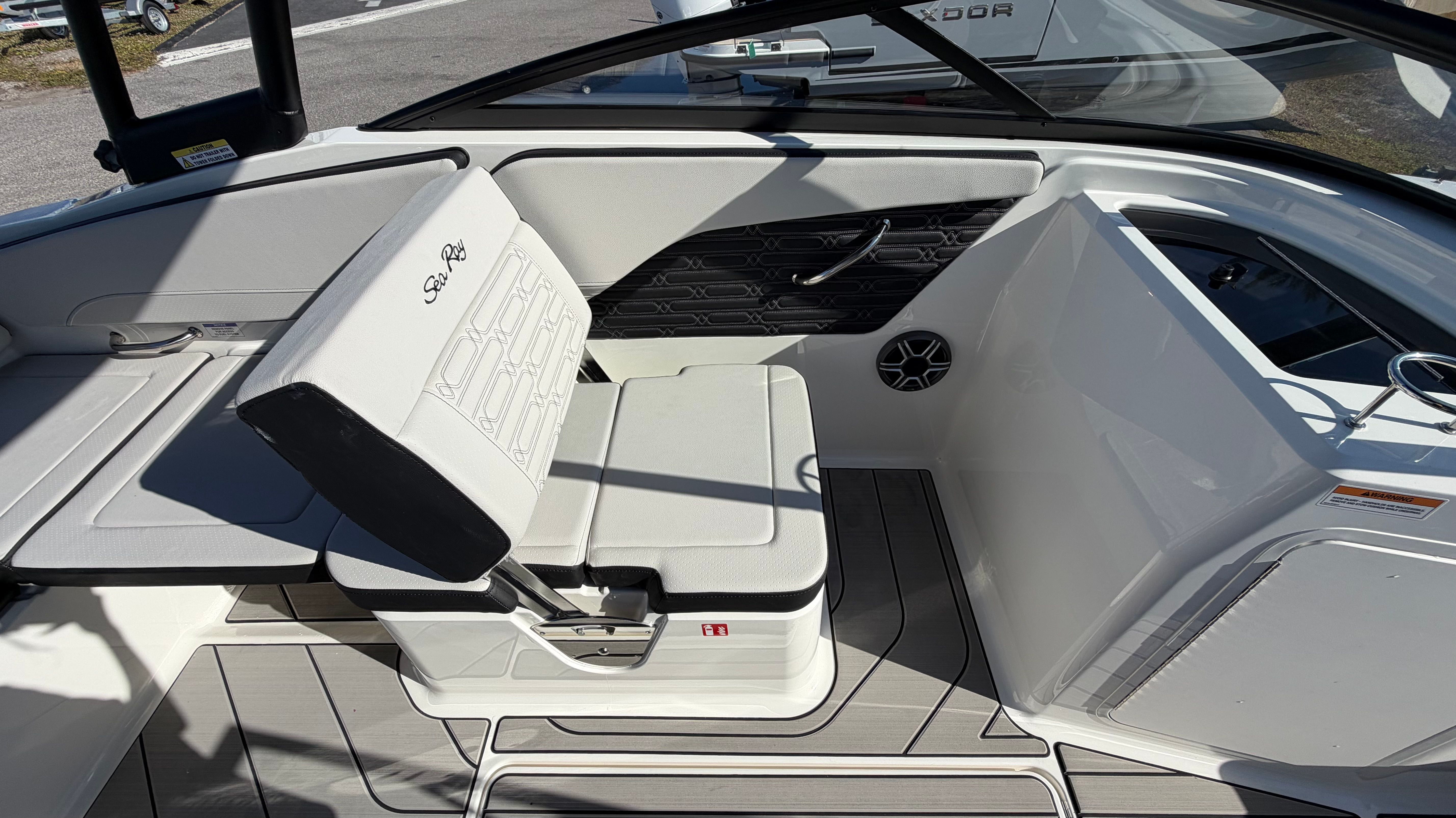 2026 Sea Ray SPX 210 Outboard Image Thumbnail #13