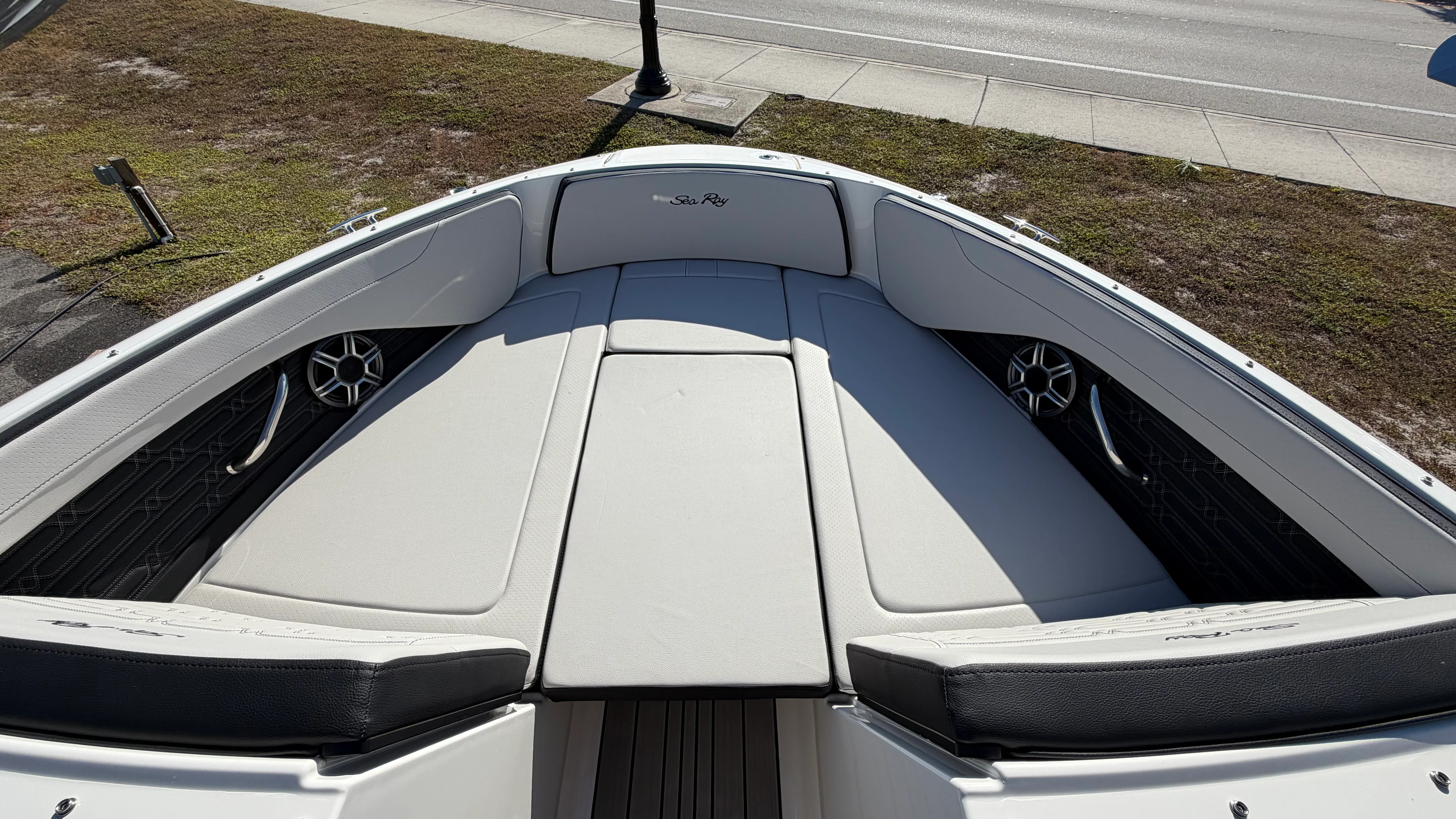 2026 Sea Ray SPX 210 Outboard Image Thumbnail #21