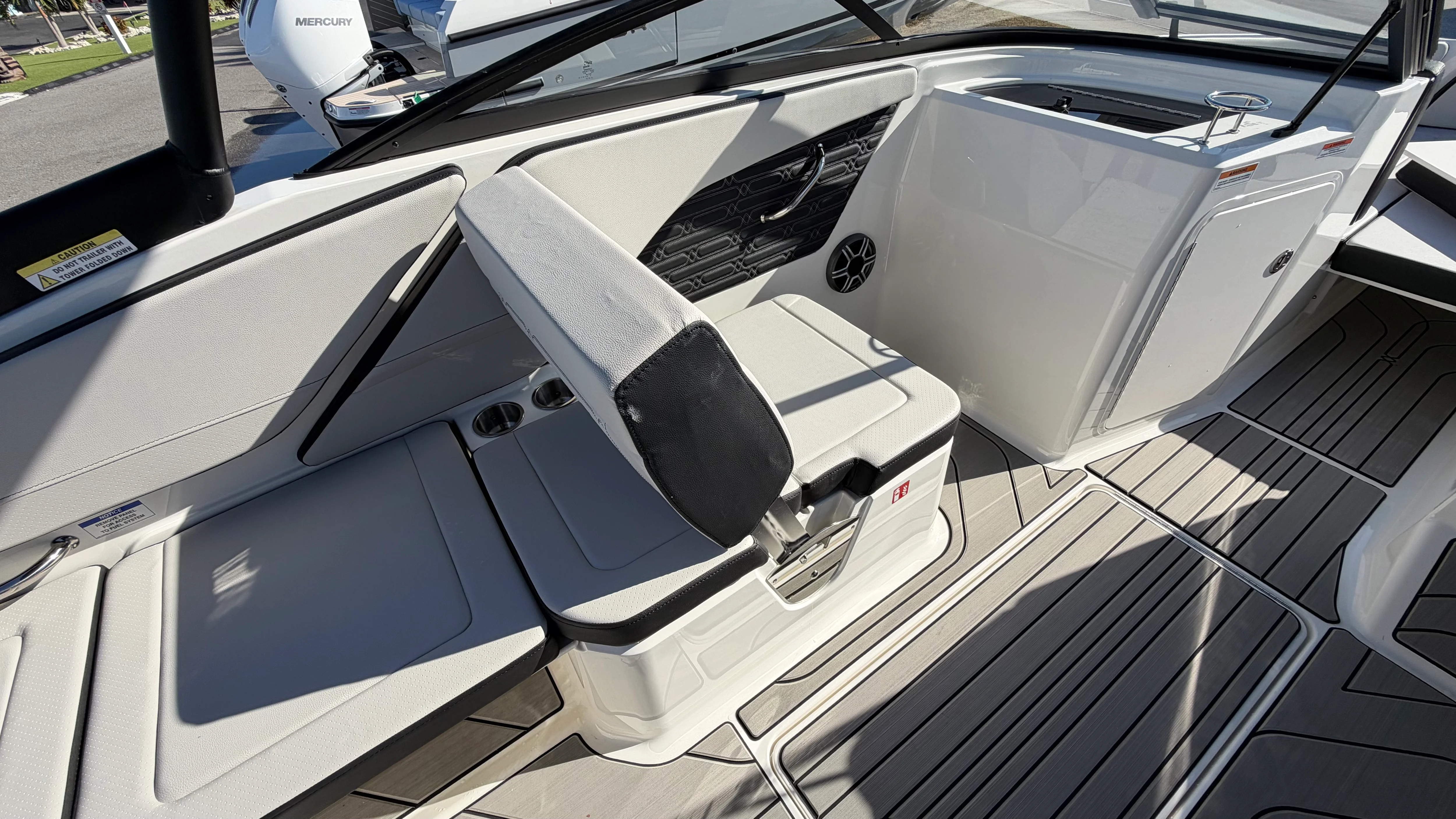 2026 Sea Ray SPX 210 Outboard Image Thumbnail #12