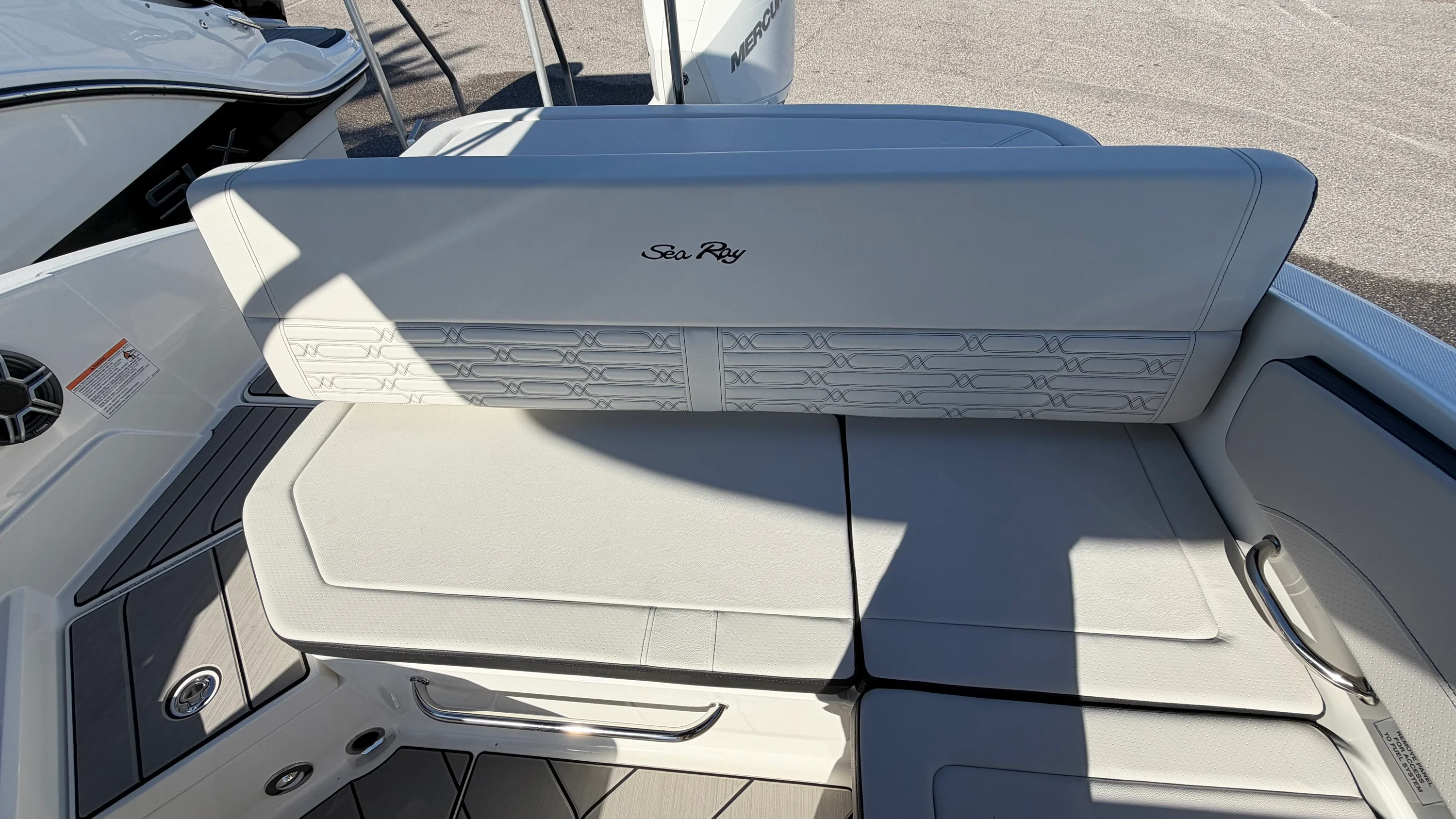 2026 Sea Ray SPX 210 Outboard Image Thumbnail #9