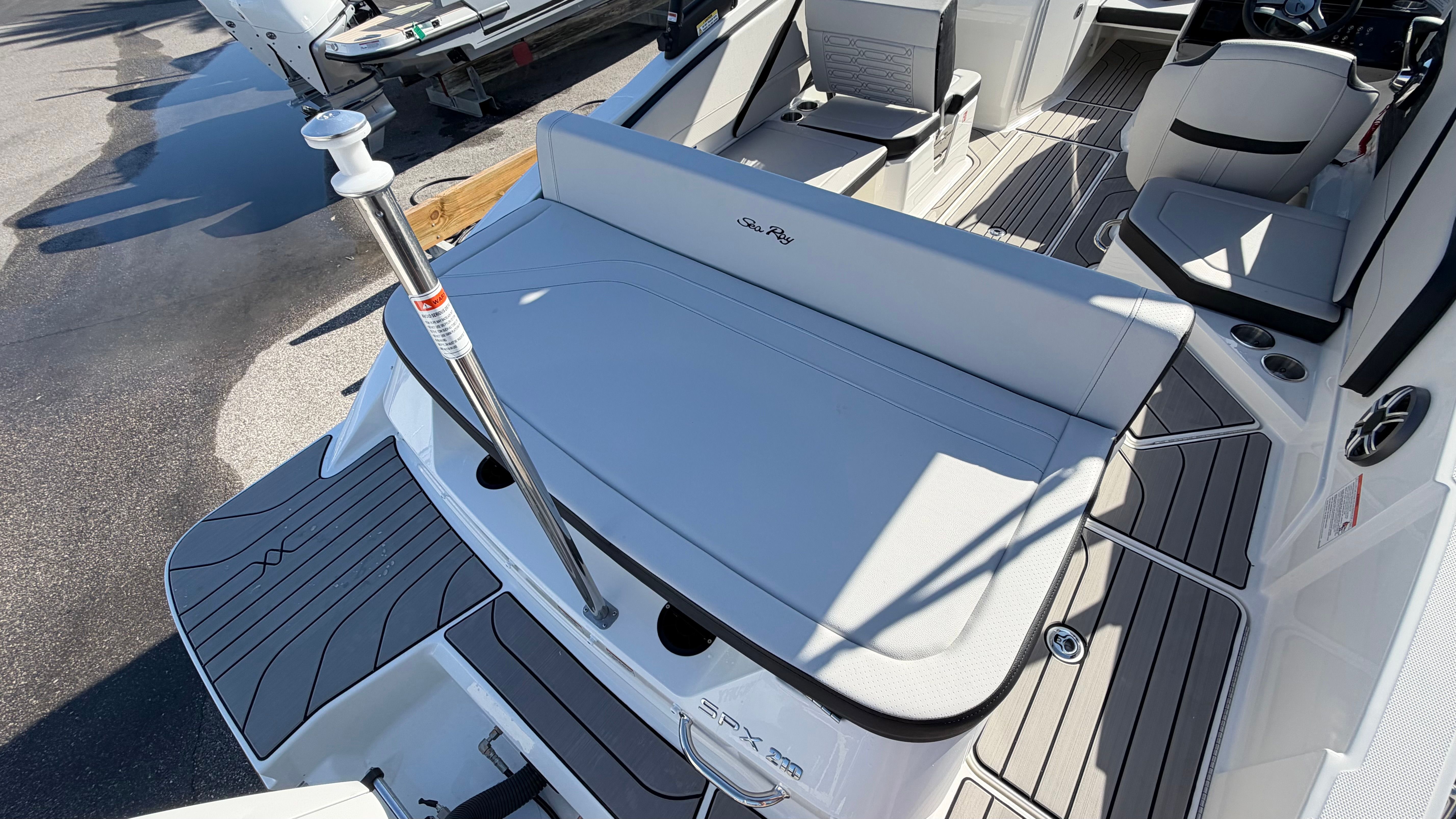 2026 Sea Ray SPX 210 Outboard Image Thumbnail #3