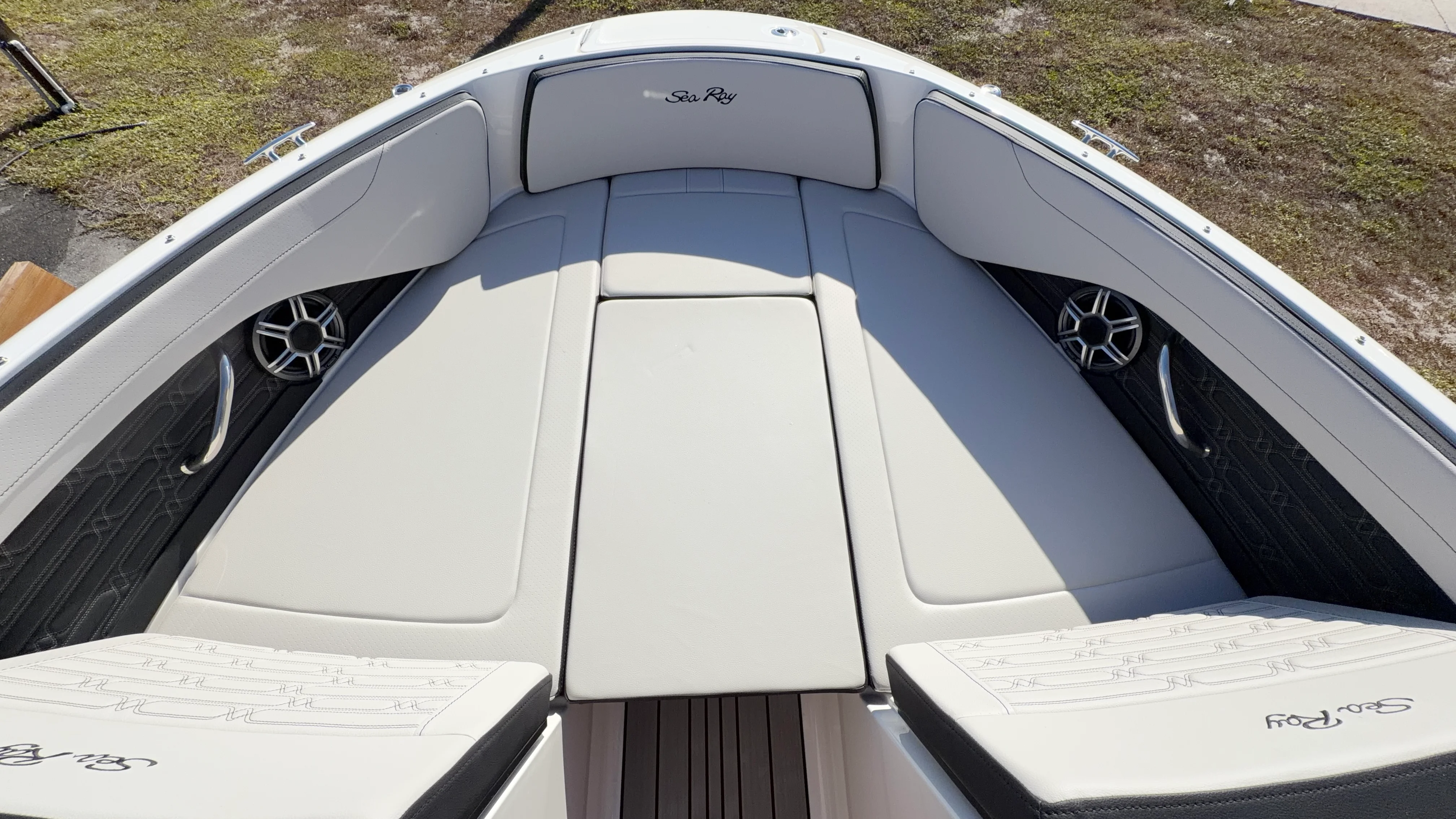 2026 Sea Ray SPX 210 Outboard Image Thumbnail #22