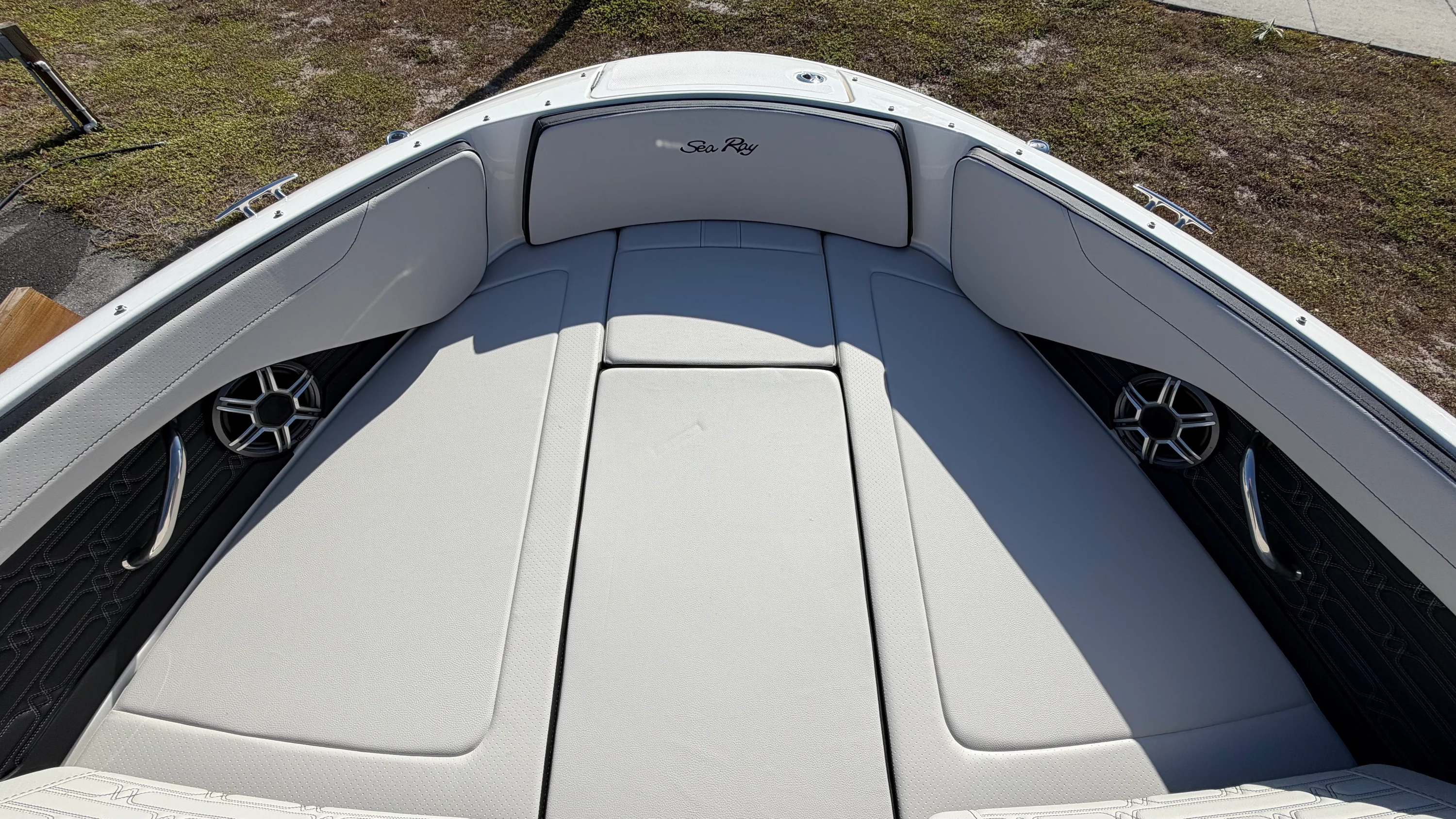 2026 Sea Ray SPX 210 Outboard Image Thumbnail #25