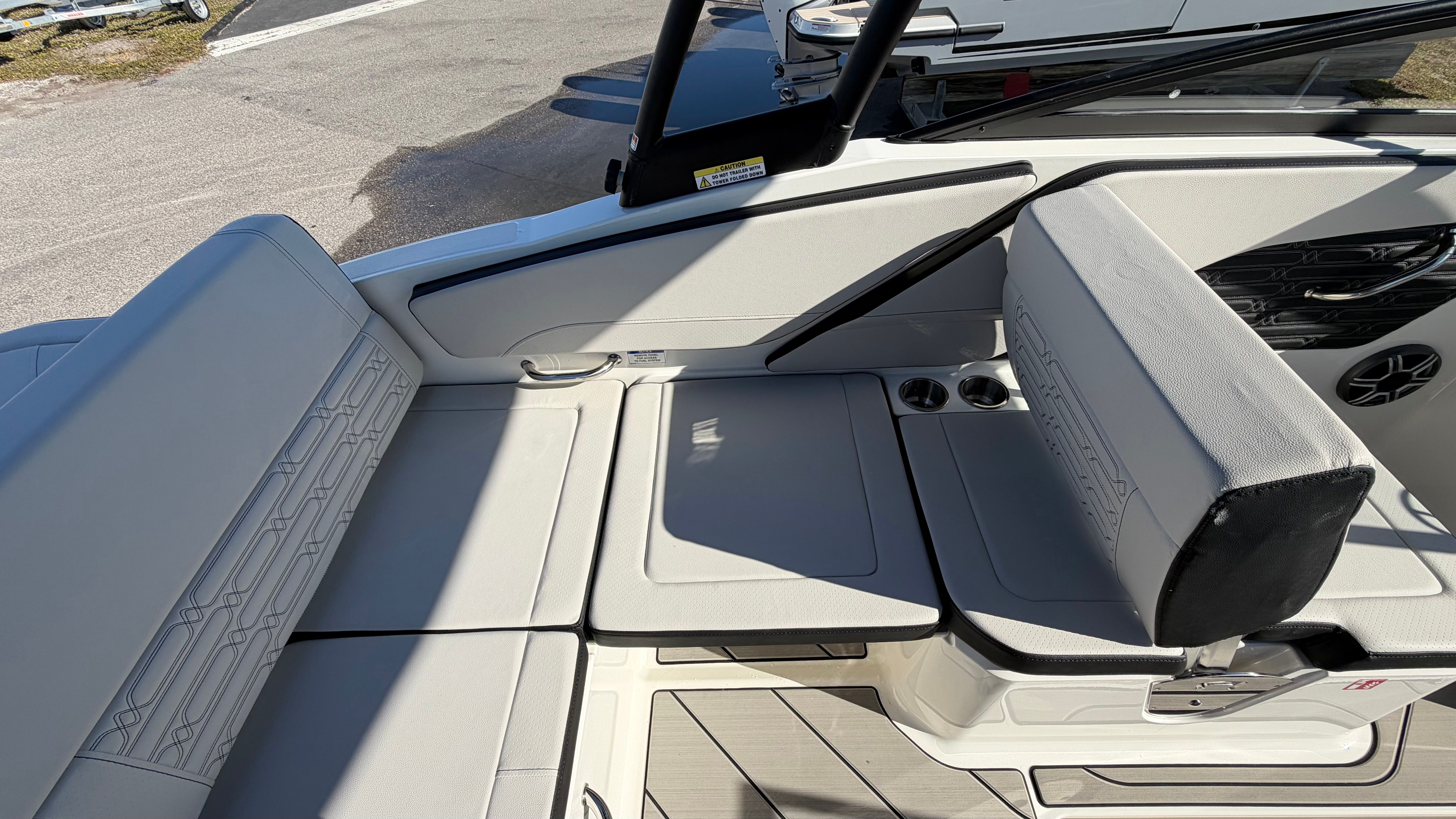 2026 Sea Ray SPX 210 Outboard Image Thumbnail #10