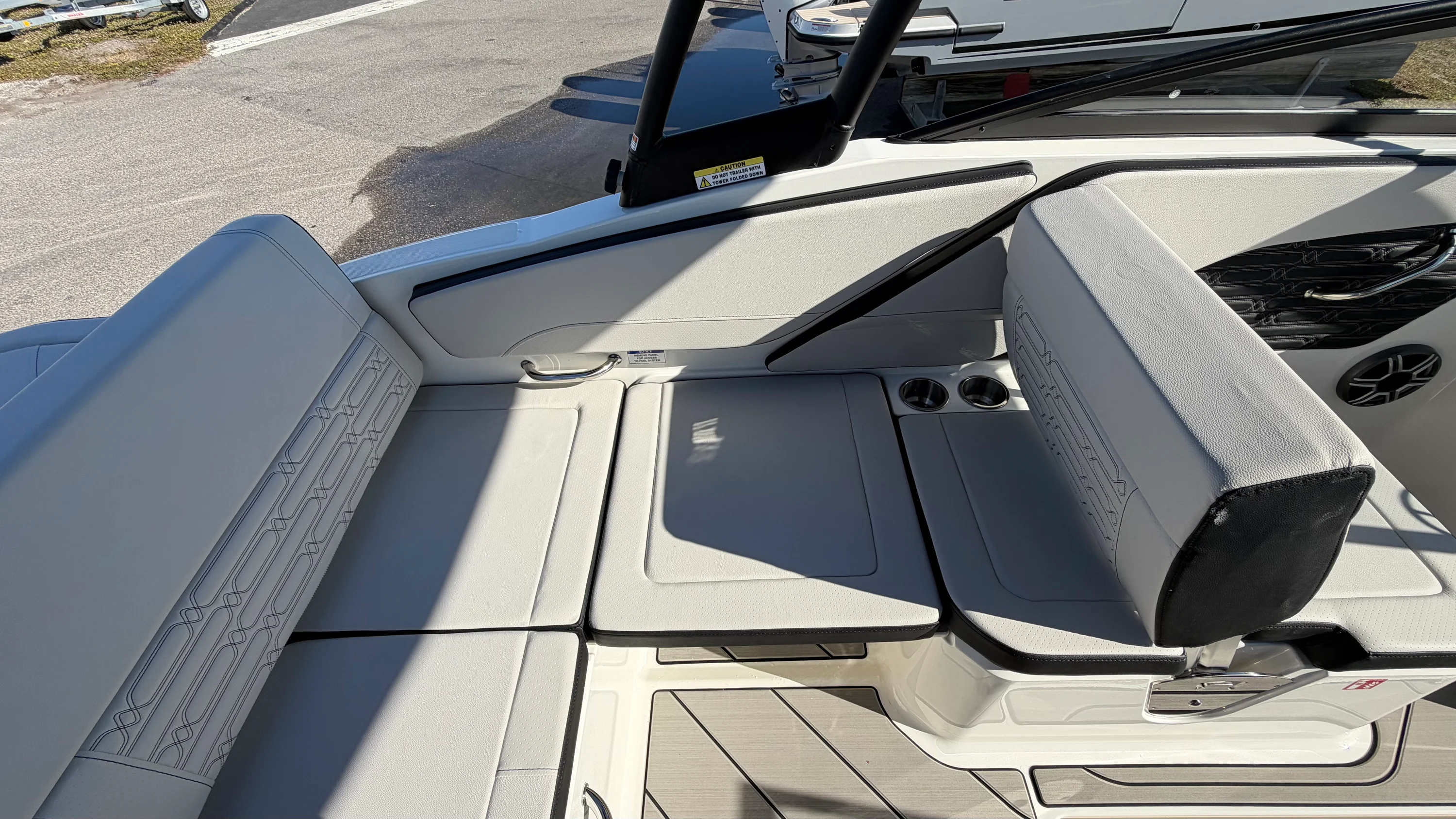 2026 Sea Ray SPX 210 Outboard Image Thumbnail #10