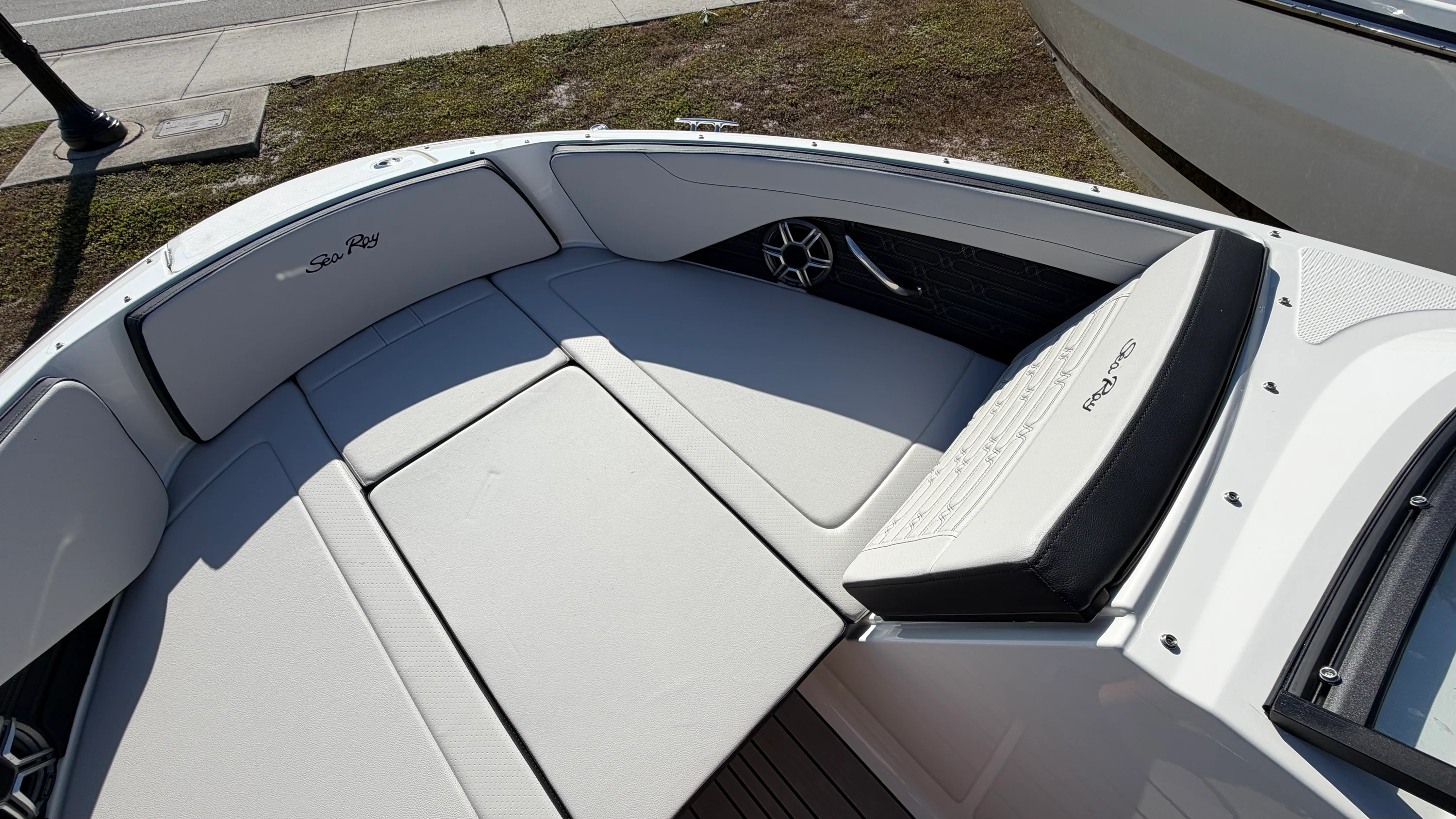 2026 Sea Ray SPX 210 Outboard Image Thumbnail #24