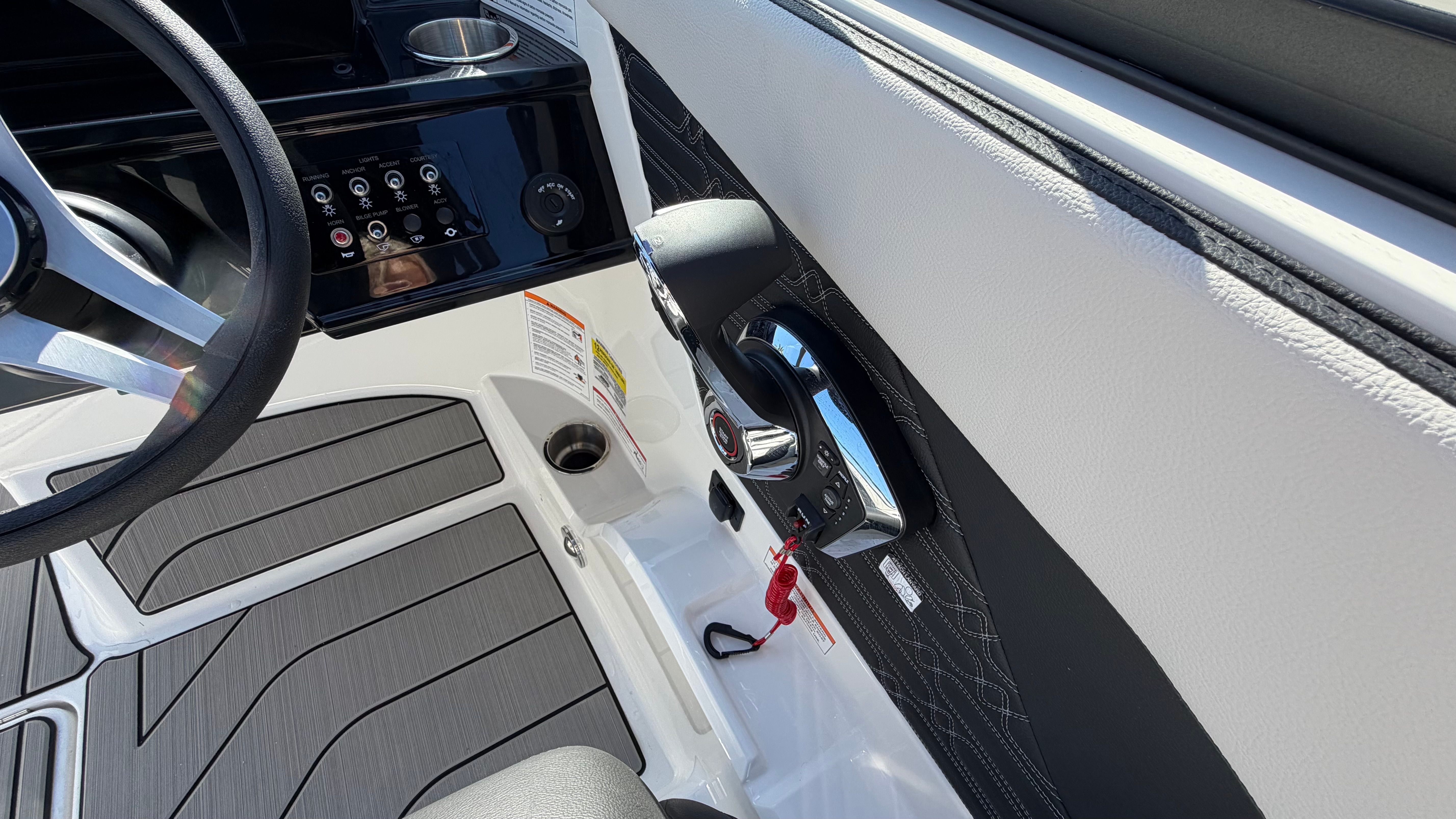 2026 Sea Ray SPX 210 Outboard Image Thumbnail #19