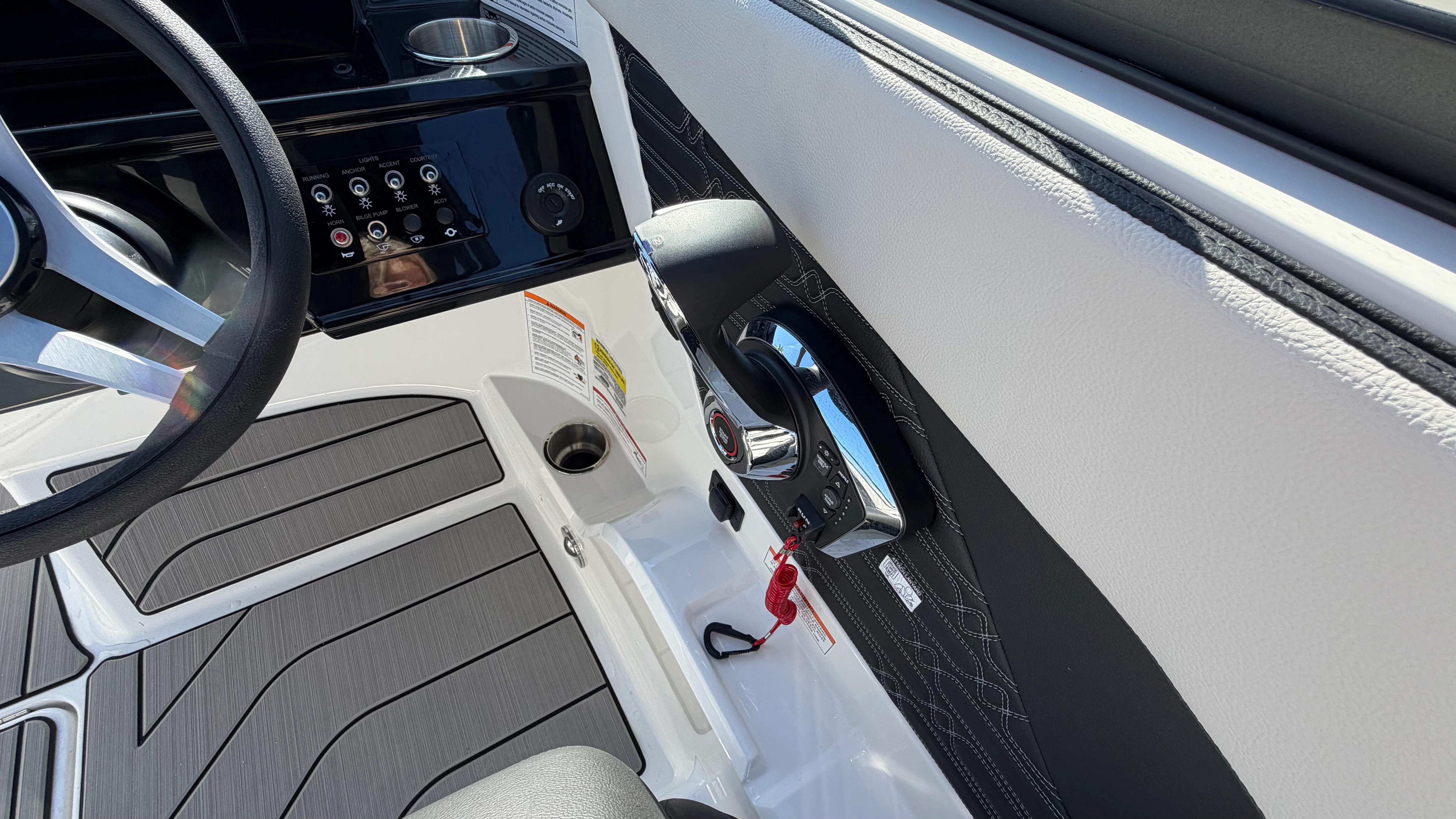 2026 Sea Ray SPX 210 Outboard Image Thumbnail #19