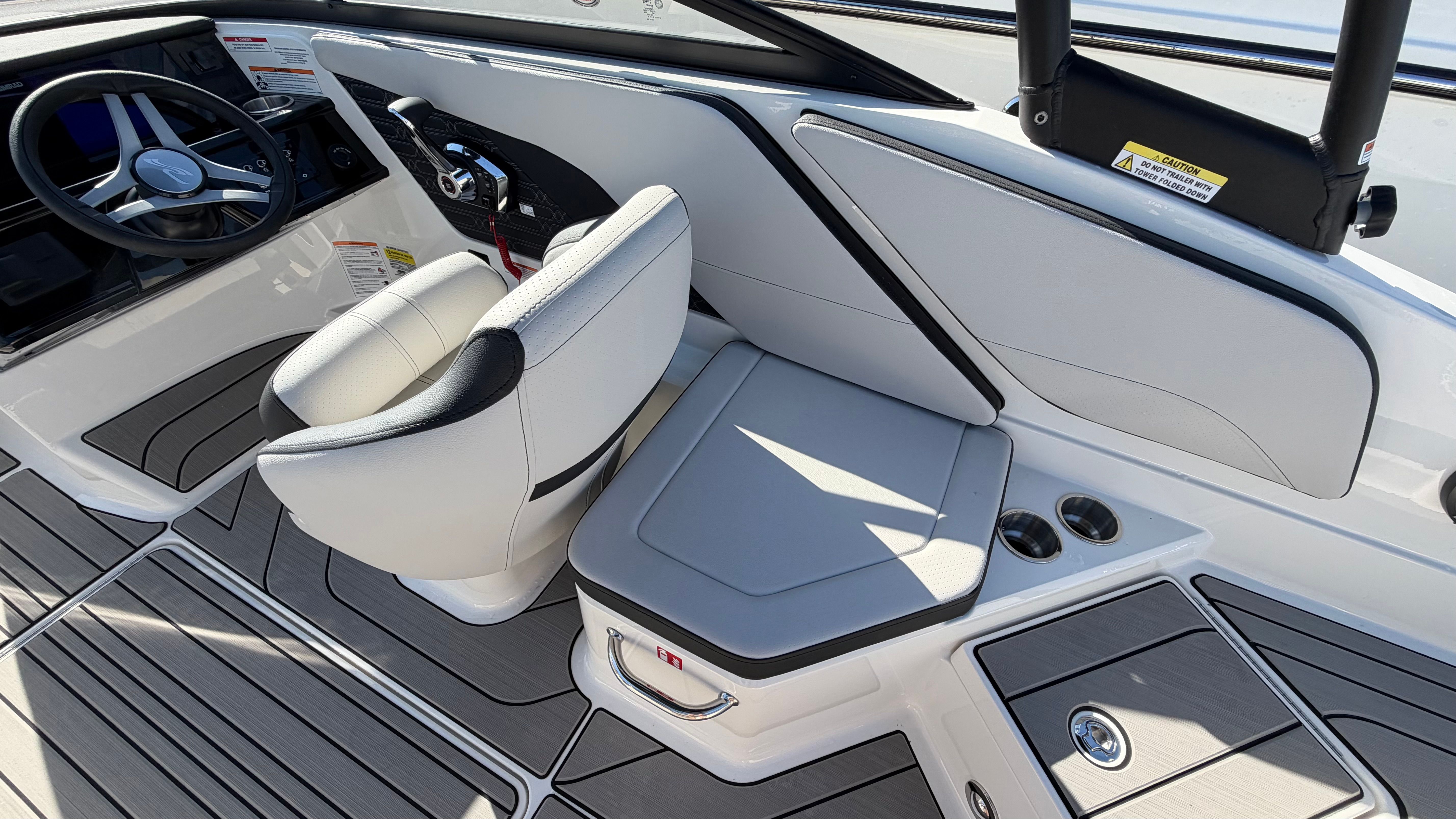 2026 Sea Ray SPX 210 Outboard Image Thumbnail #14