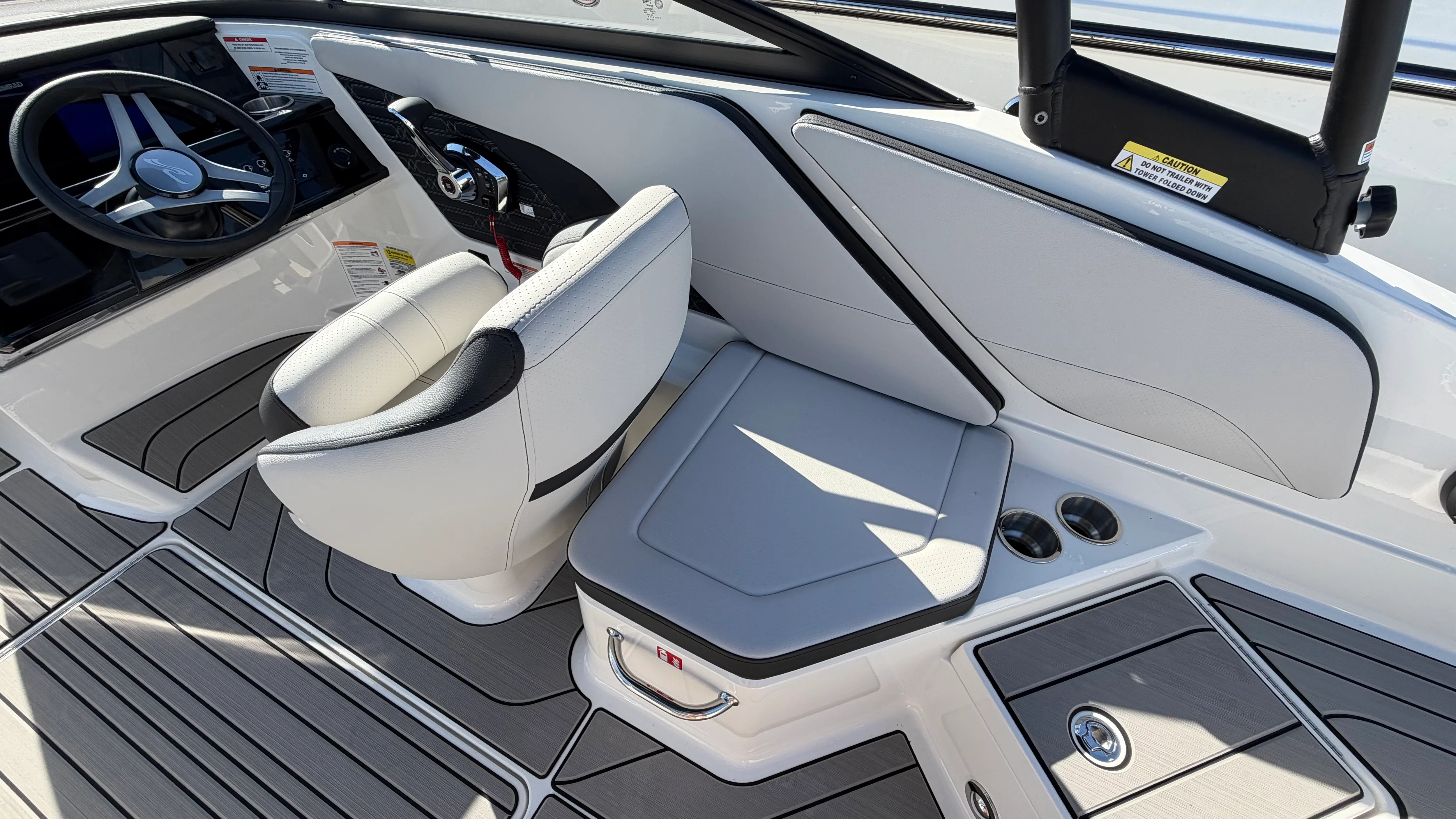 2026 Sea Ray SPX 210 Outboard Image Thumbnail #14