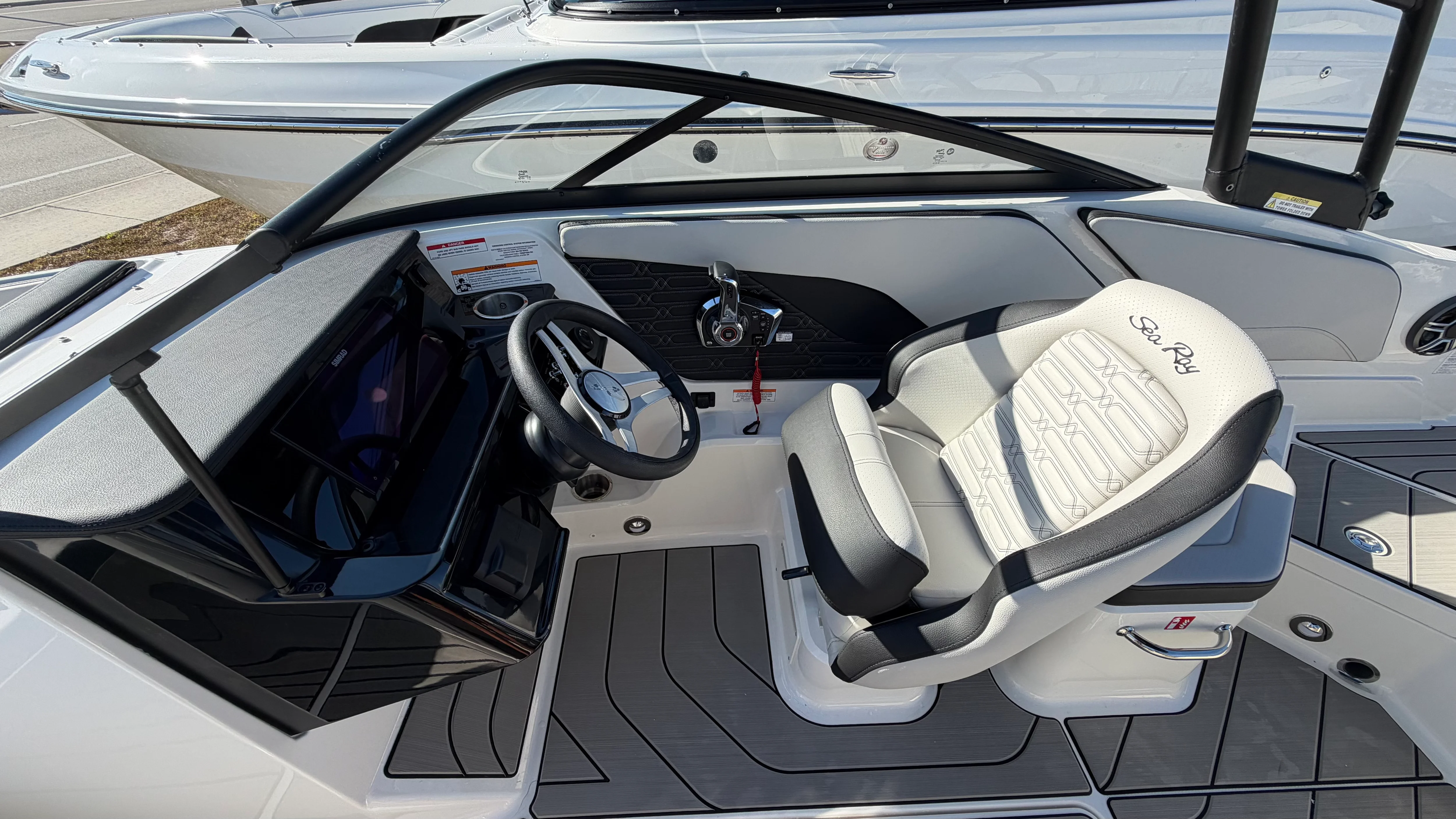 2026 Sea Ray SPX 210 Outboard Image Thumbnail #16