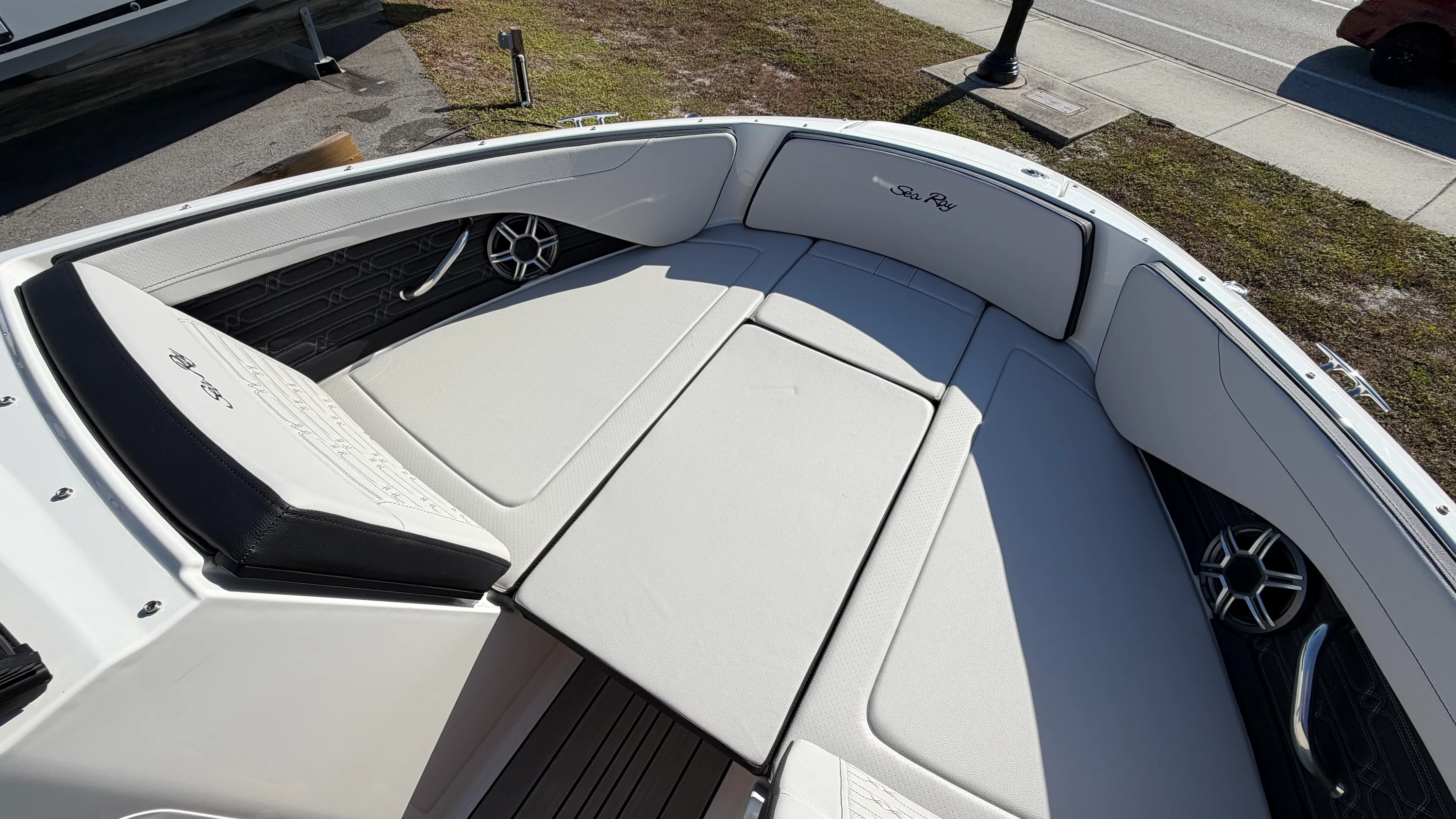 2026 Sea Ray SPX 210 Outboard Image Thumbnail #23