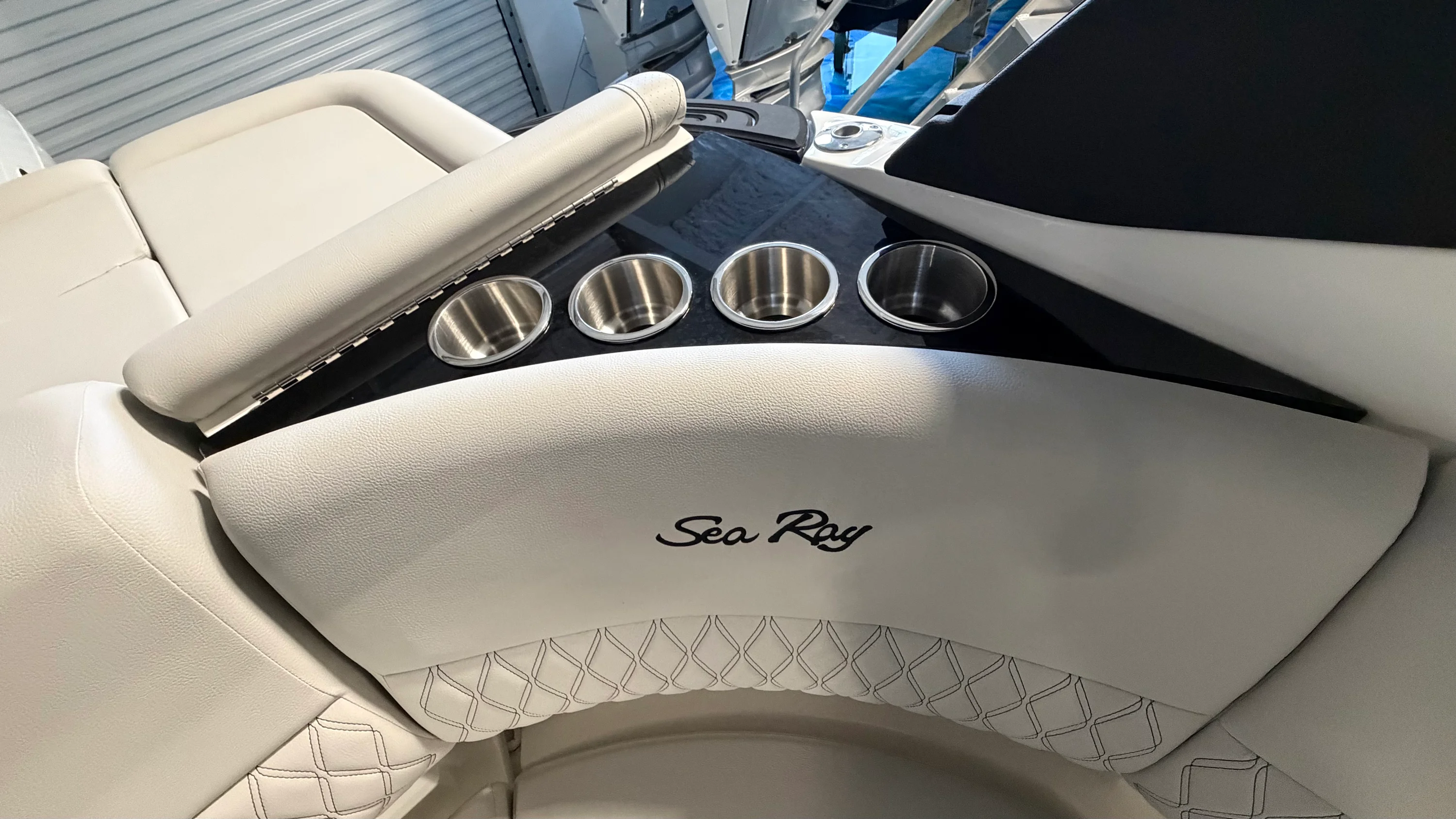 2026 Sea Ray SLX 260 Outboard Image Thumbnail #7