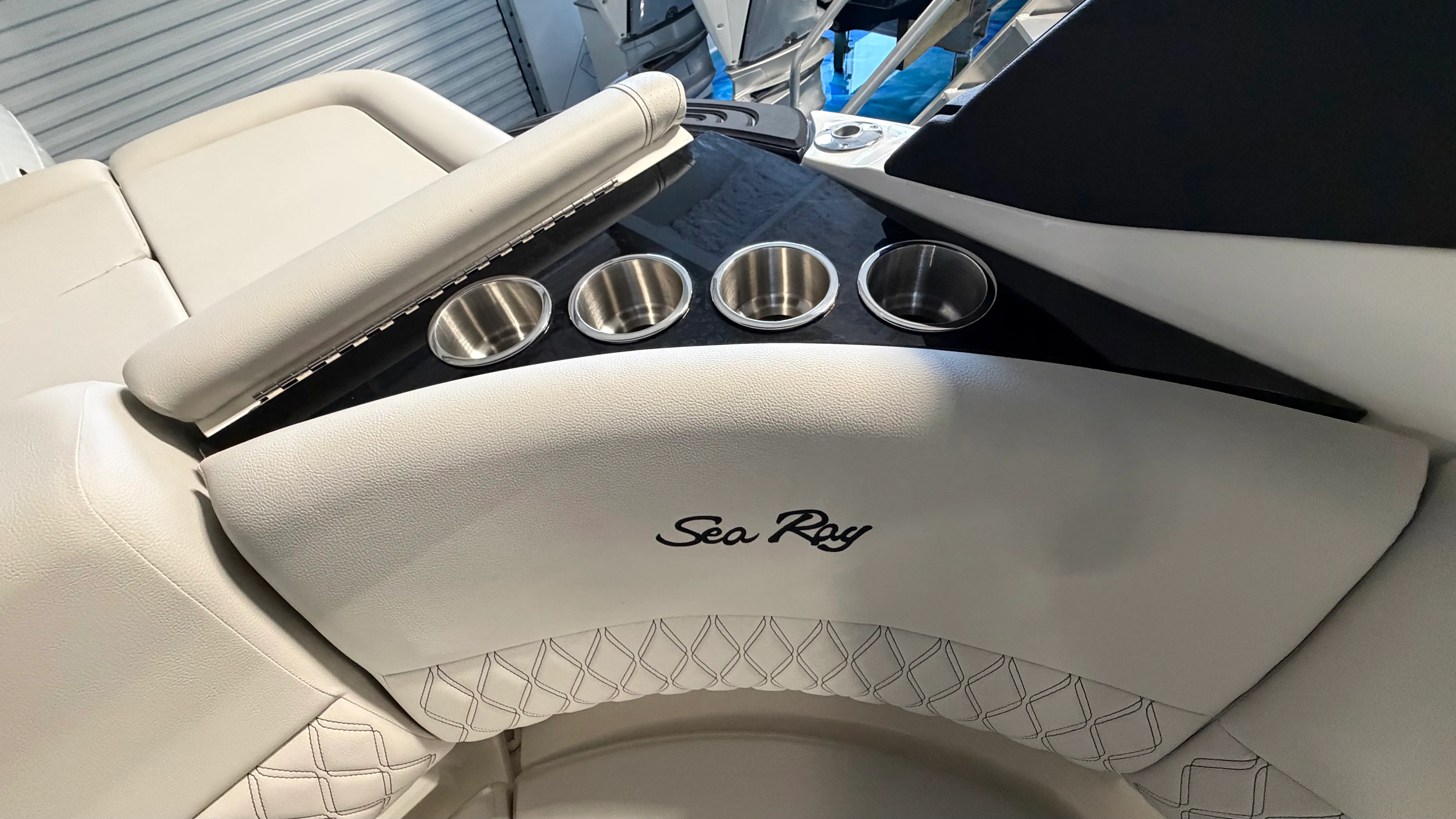 2026 Sea Ray SLX 260 Outboard Image Thumbnail #7