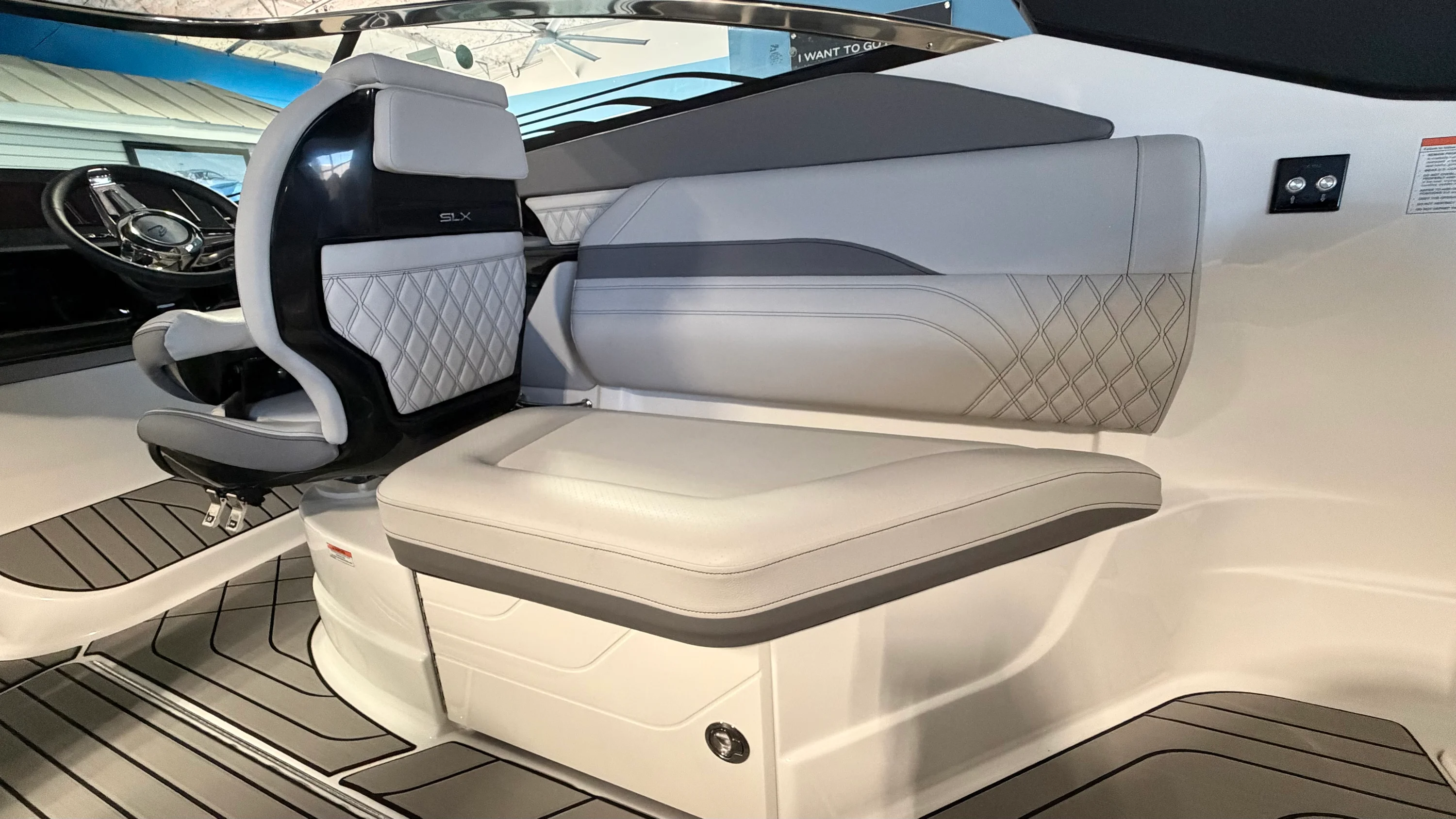 2026 Sea Ray SLX 260 Outboard Image Thumbnail #8