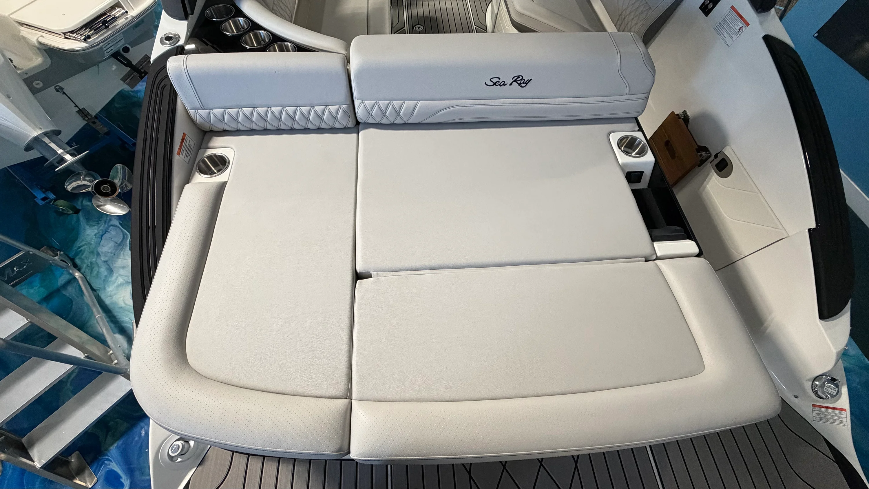 2026 Sea Ray SLX 260 Outboard Image Thumbnail #3