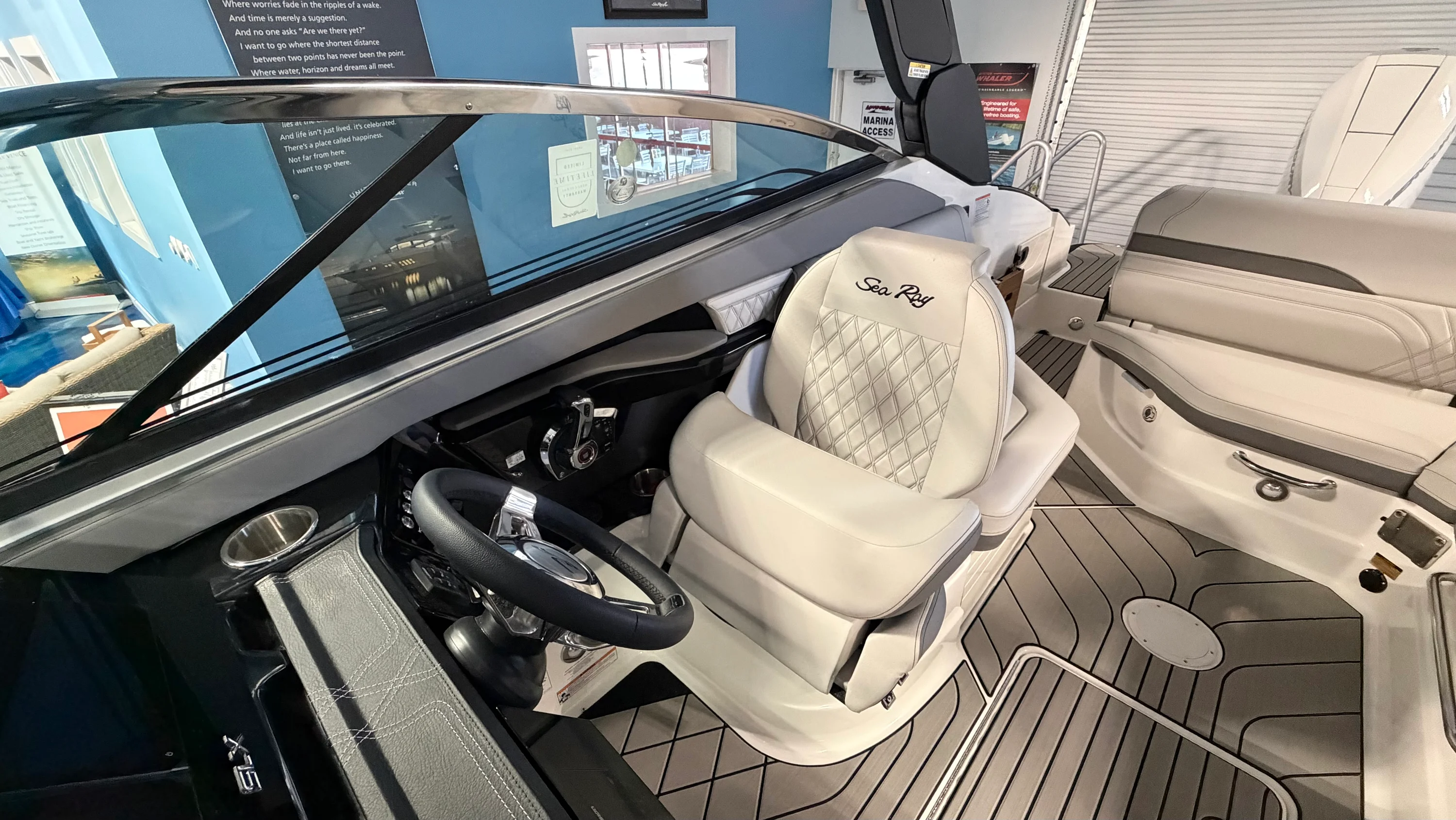 2026 Sea Ray SLX 260 Outboard Image Thumbnail #15