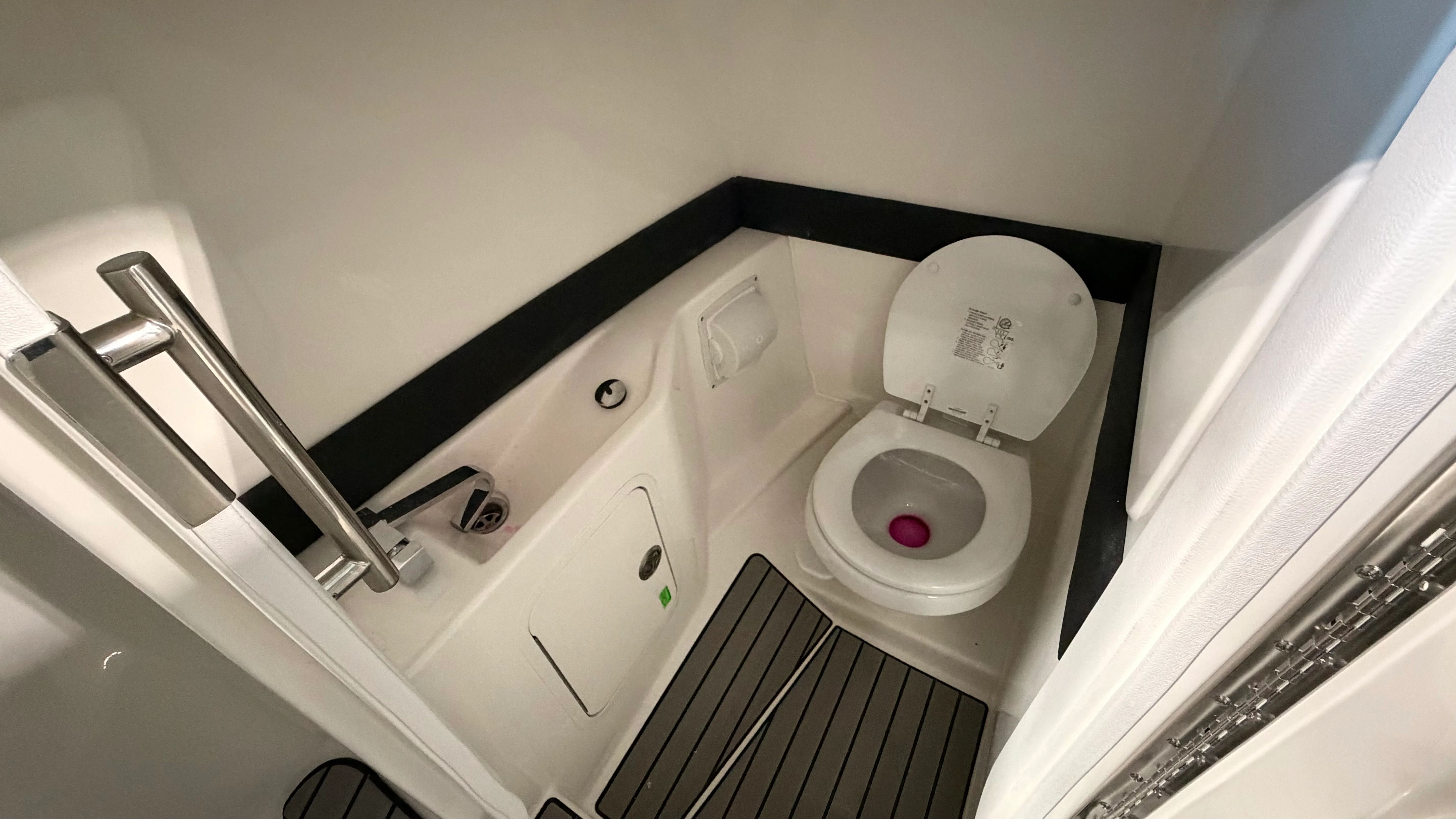 2026 Sea Ray SLX 260 Outboard Image Thumbnail #27