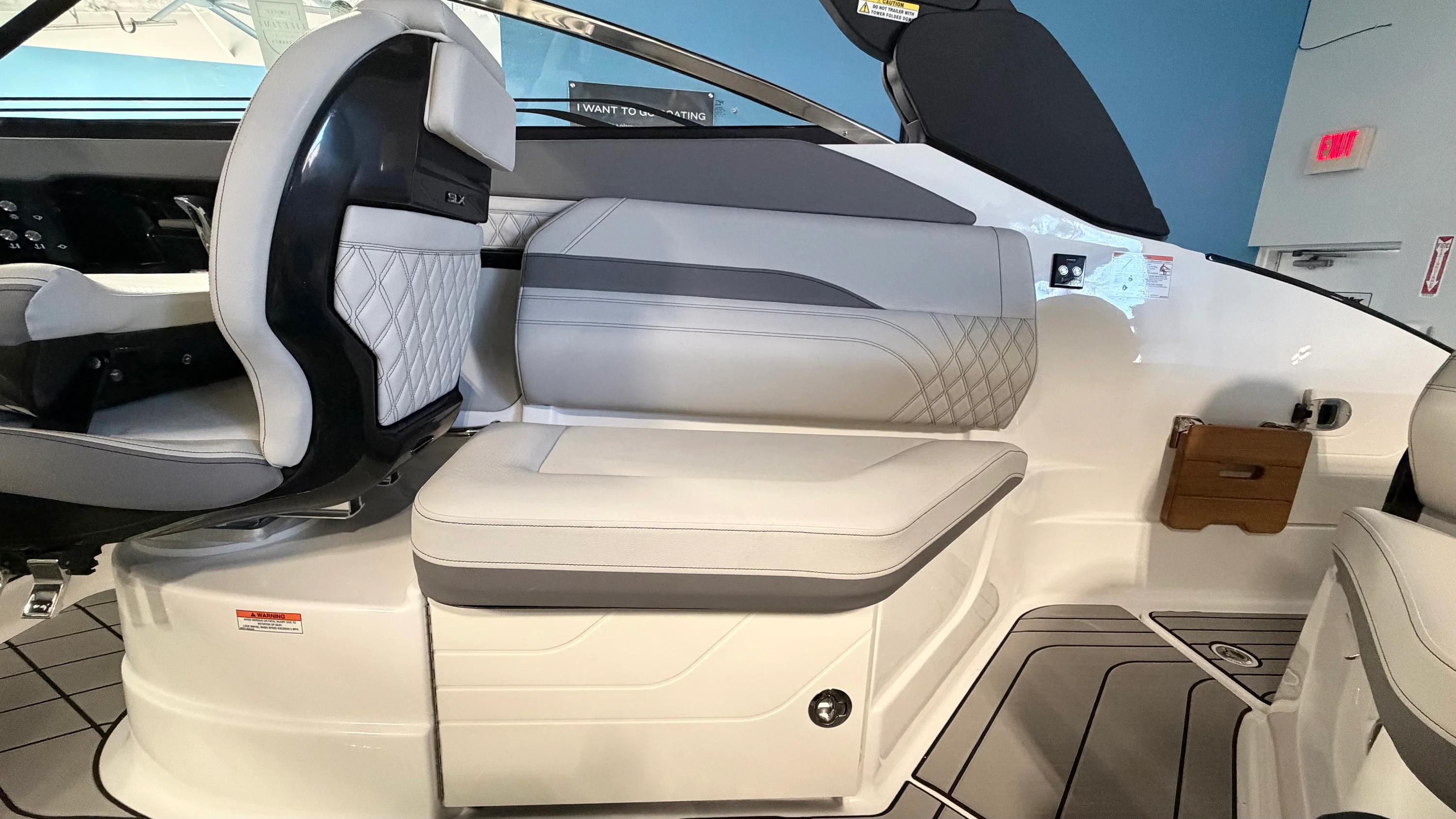 2026 Sea Ray SLX 260 Outboard Image Thumbnail #9