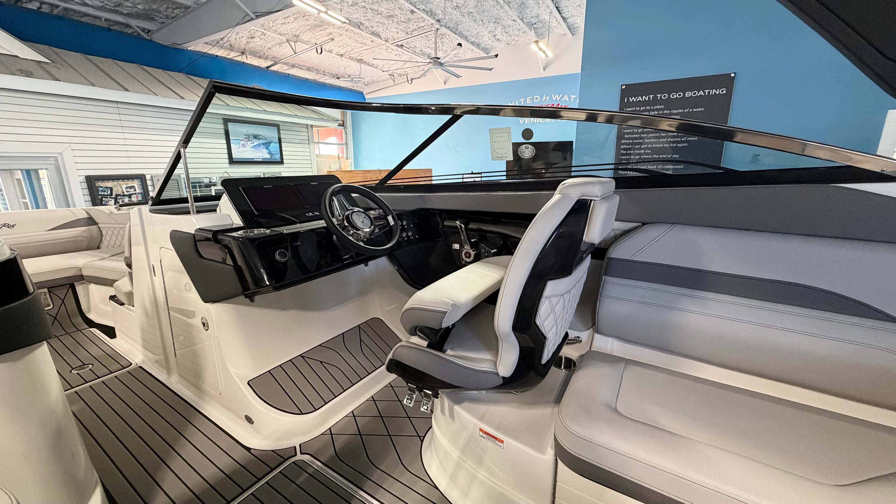 2026 Sea Ray SLX 260 Outboard Image Thumbnail #13