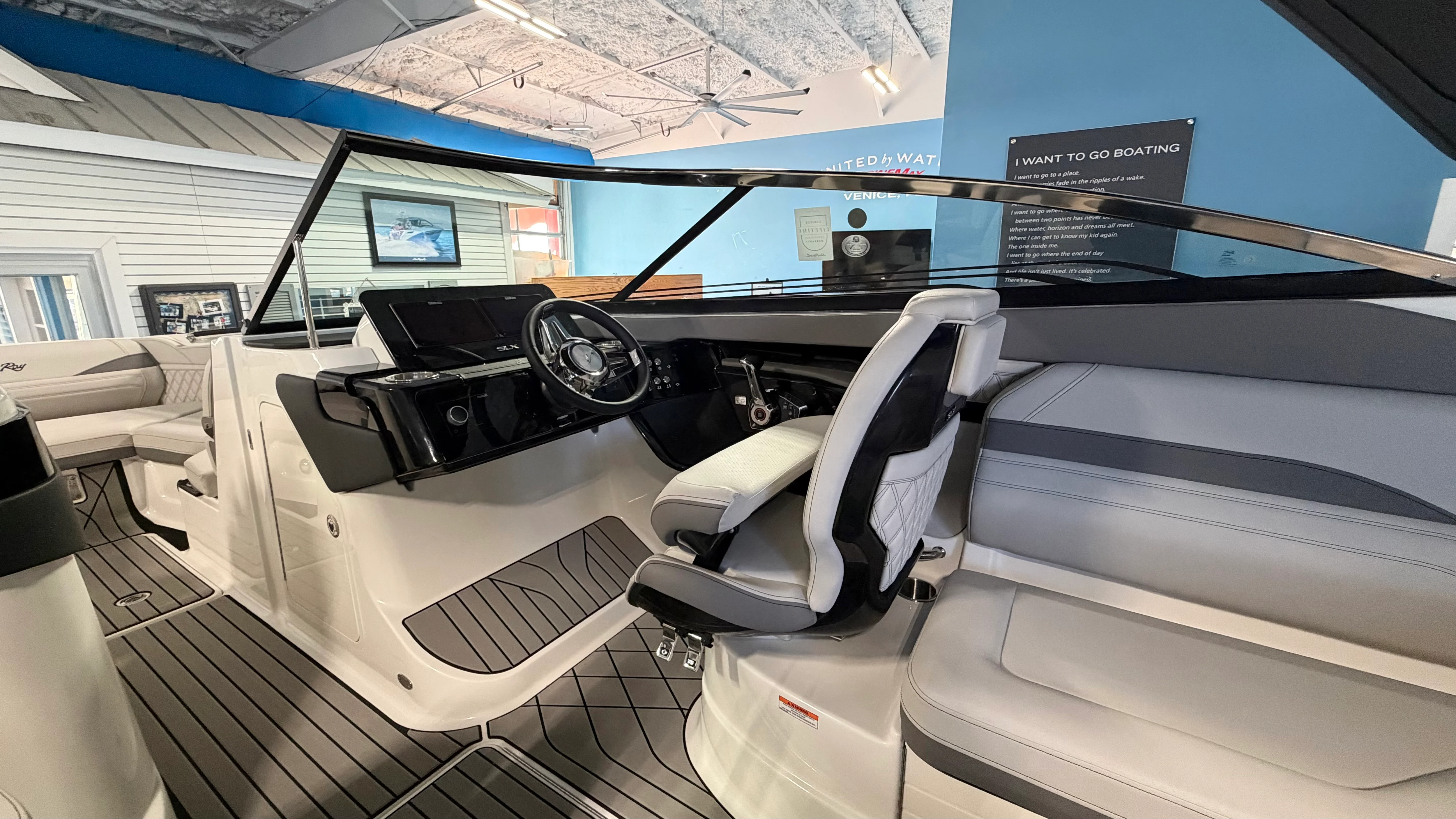 2026 Sea Ray SLX 260 Outboard Image Thumbnail #13