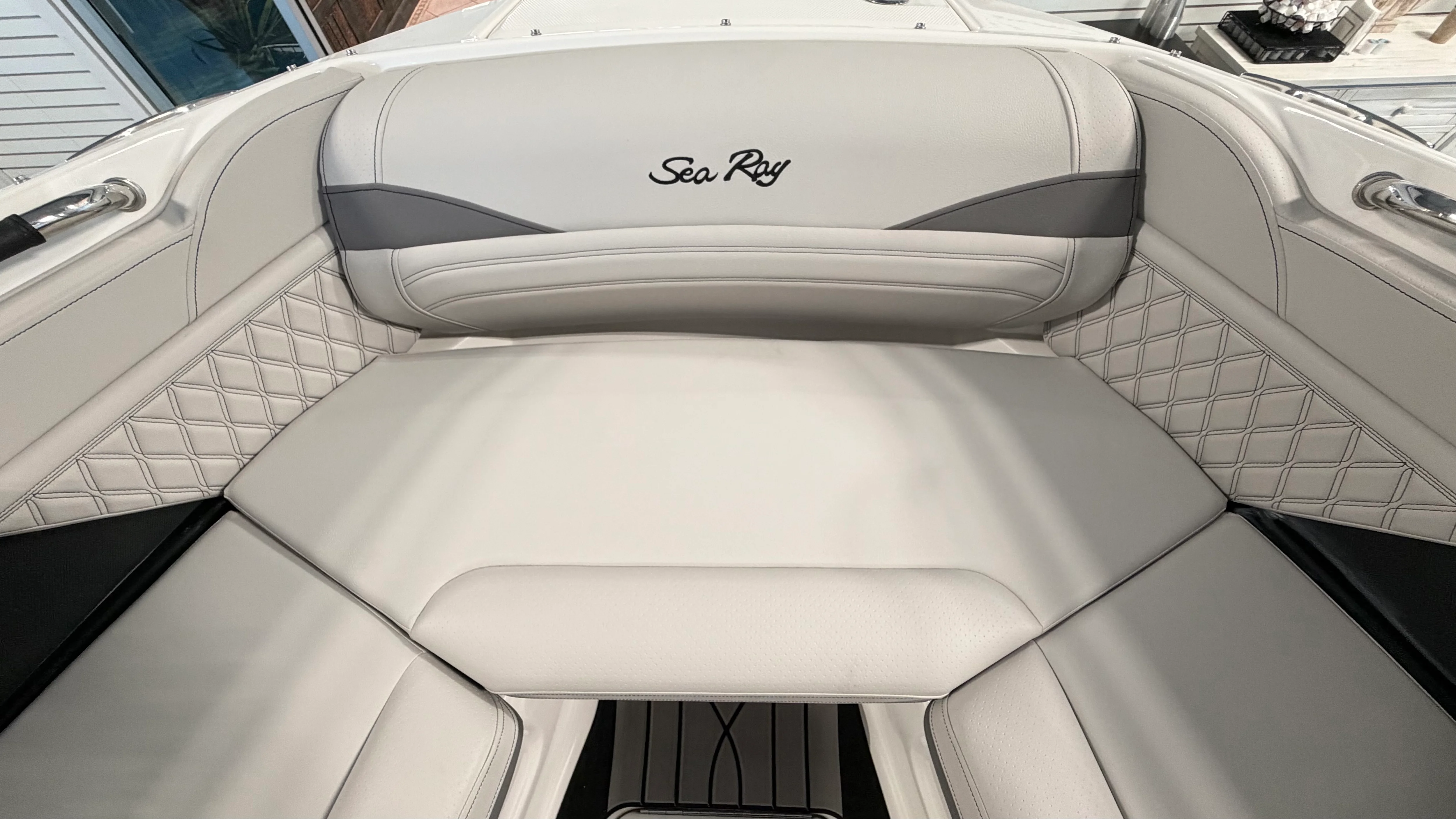 2026 Sea Ray SLX 260 Outboard Image Thumbnail #24