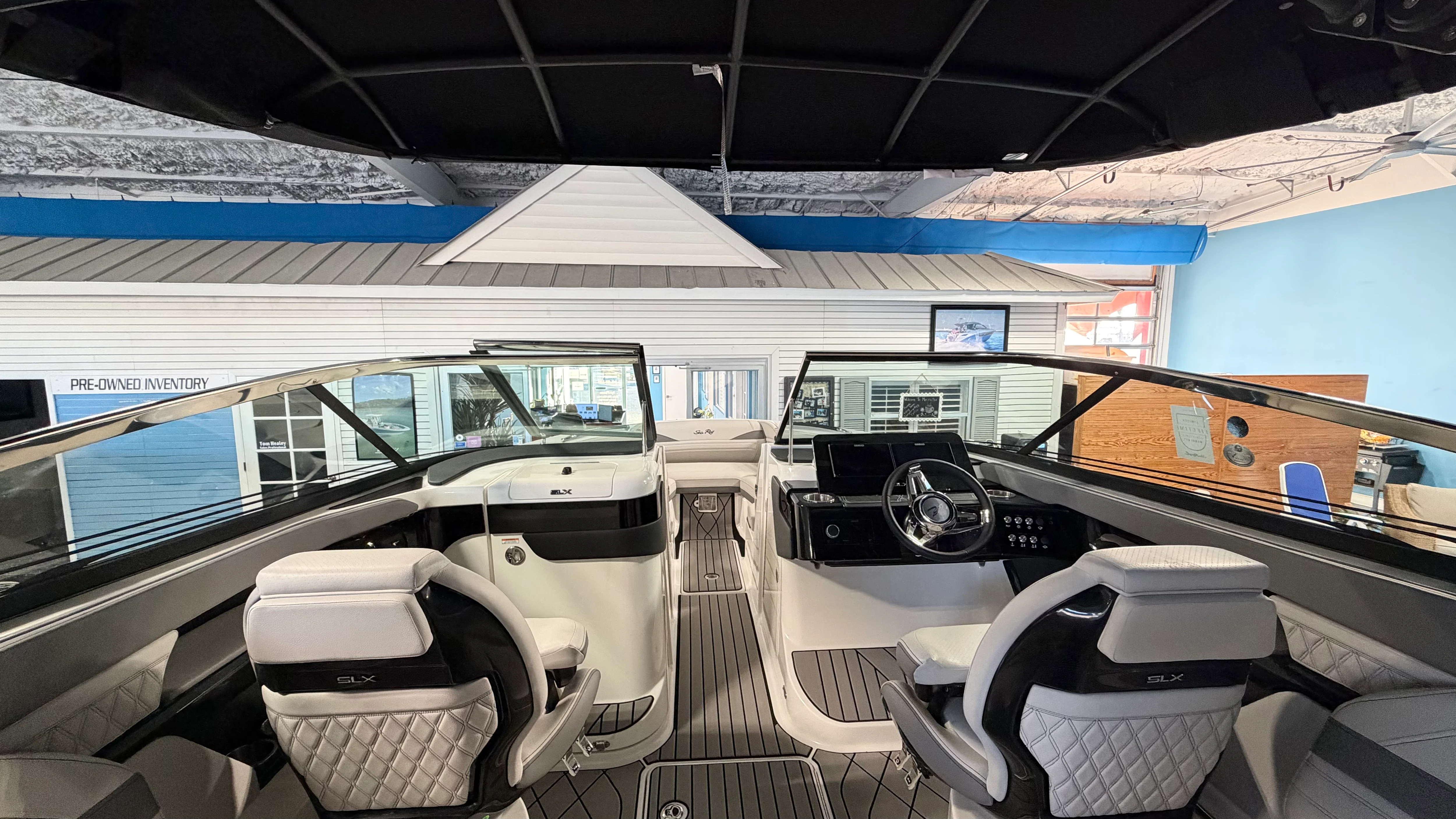 2026 Sea Ray SLX 260 Outboard Image Thumbnail #11