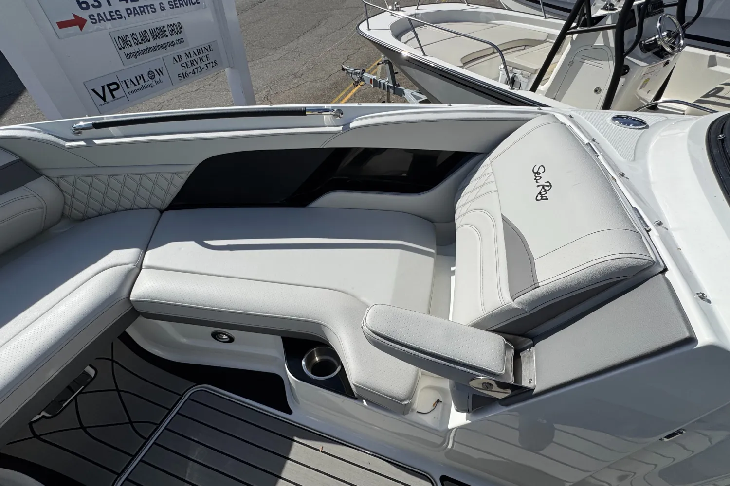 2026 Sea Ray SLX 280 Outboard Image Thumbnail #27