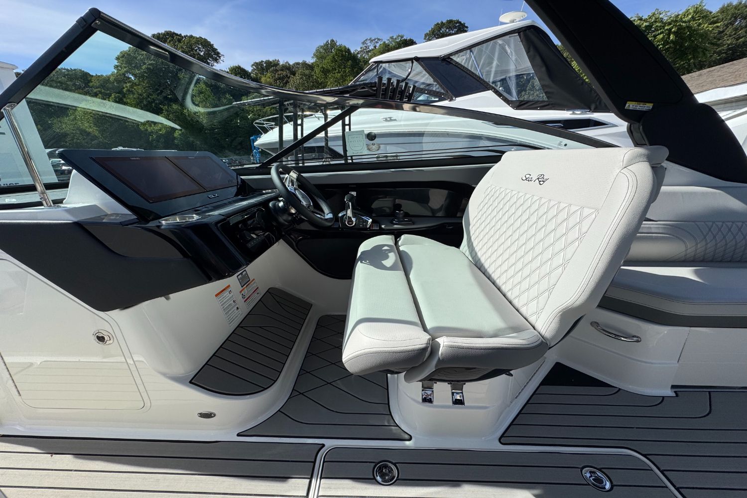 2026 Sea Ray SLX 280 Outboard Image Thumbnail #17