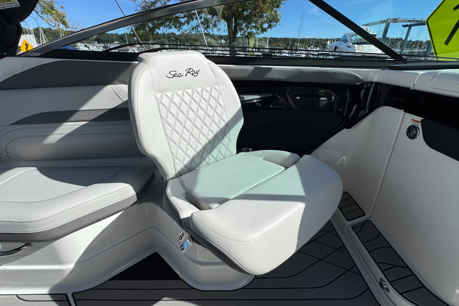 2026 Sea Ray SLX 280 Outboard Image Thumbnail #16