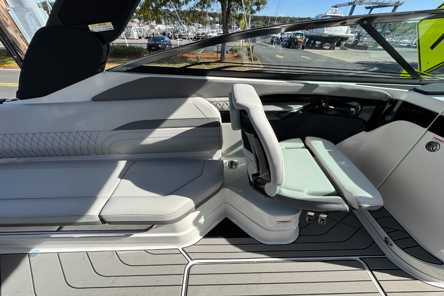 2026 Sea Ray SLX 280 Outboard Image Thumbnail #13