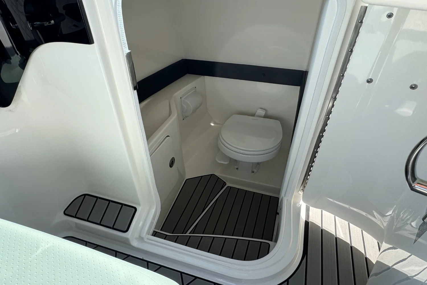 2026 Sea Ray SLX 280 Outboard Image Thumbnail #22