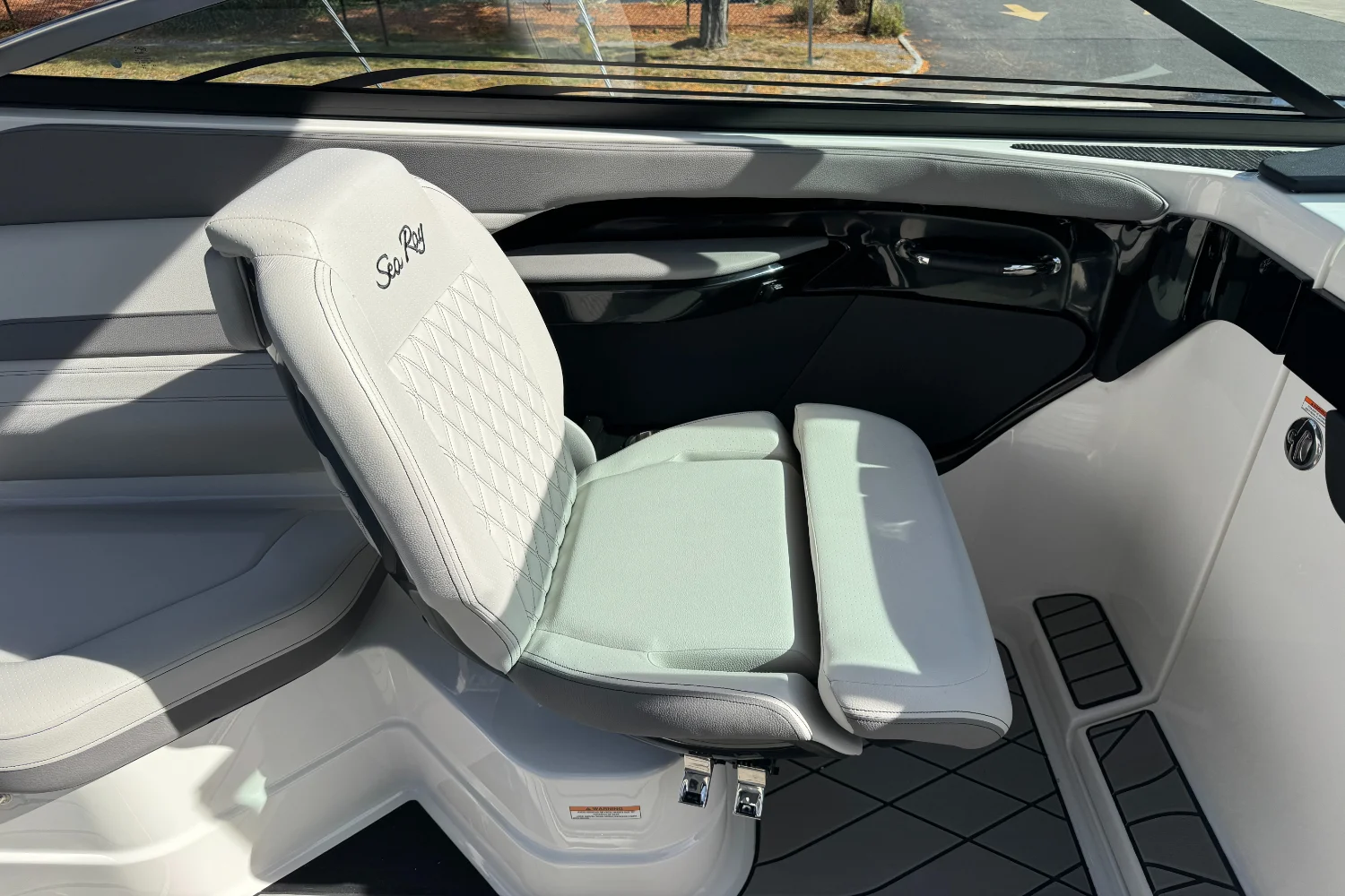 2026 Sea Ray SLX 280 Outboard Image Thumbnail #15