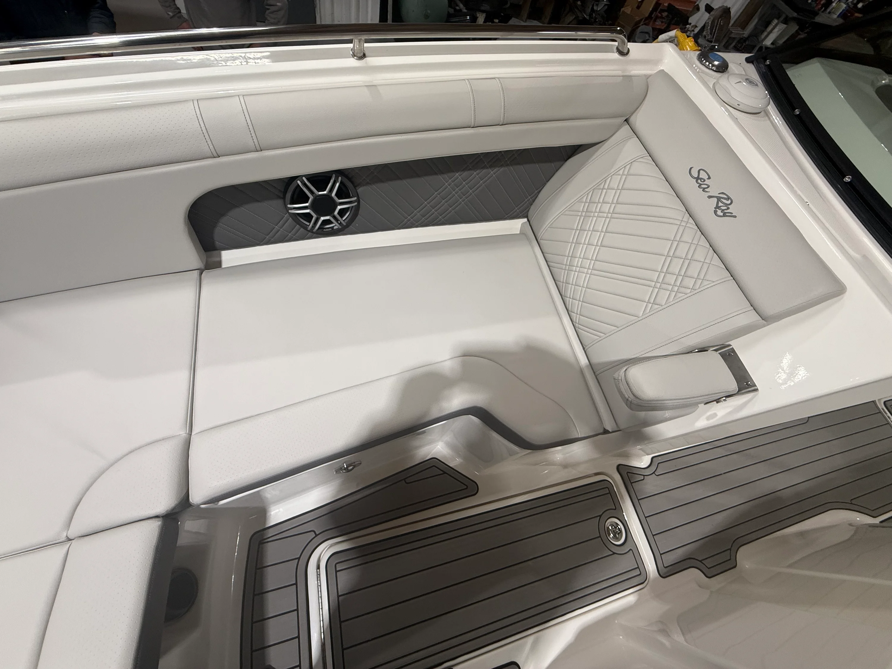 2026 Sea Ray SDX 290 Outboard Image Thumbnail #21