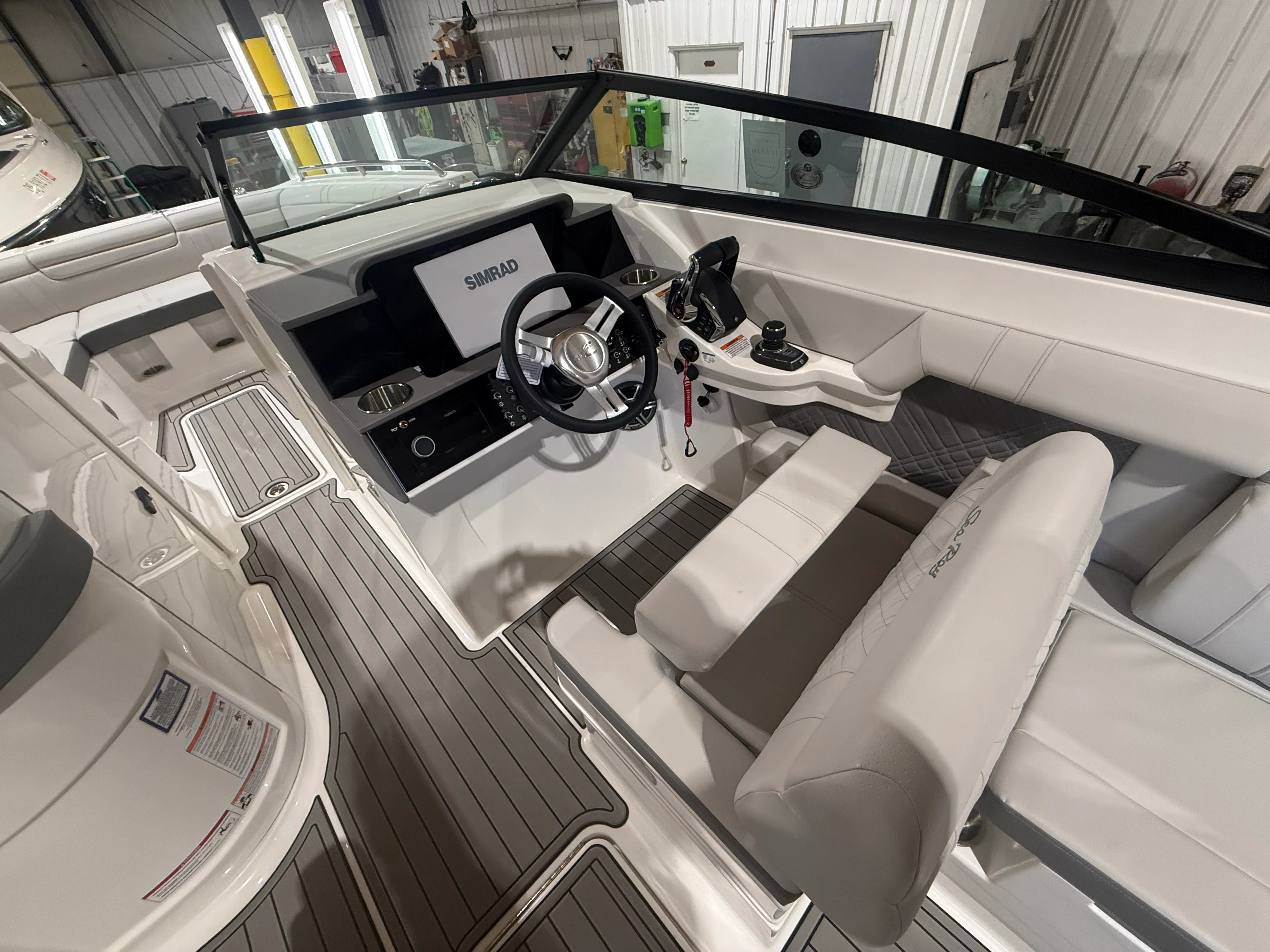 2026 Sea Ray SDX 290 Outboard Image Thumbnail #17