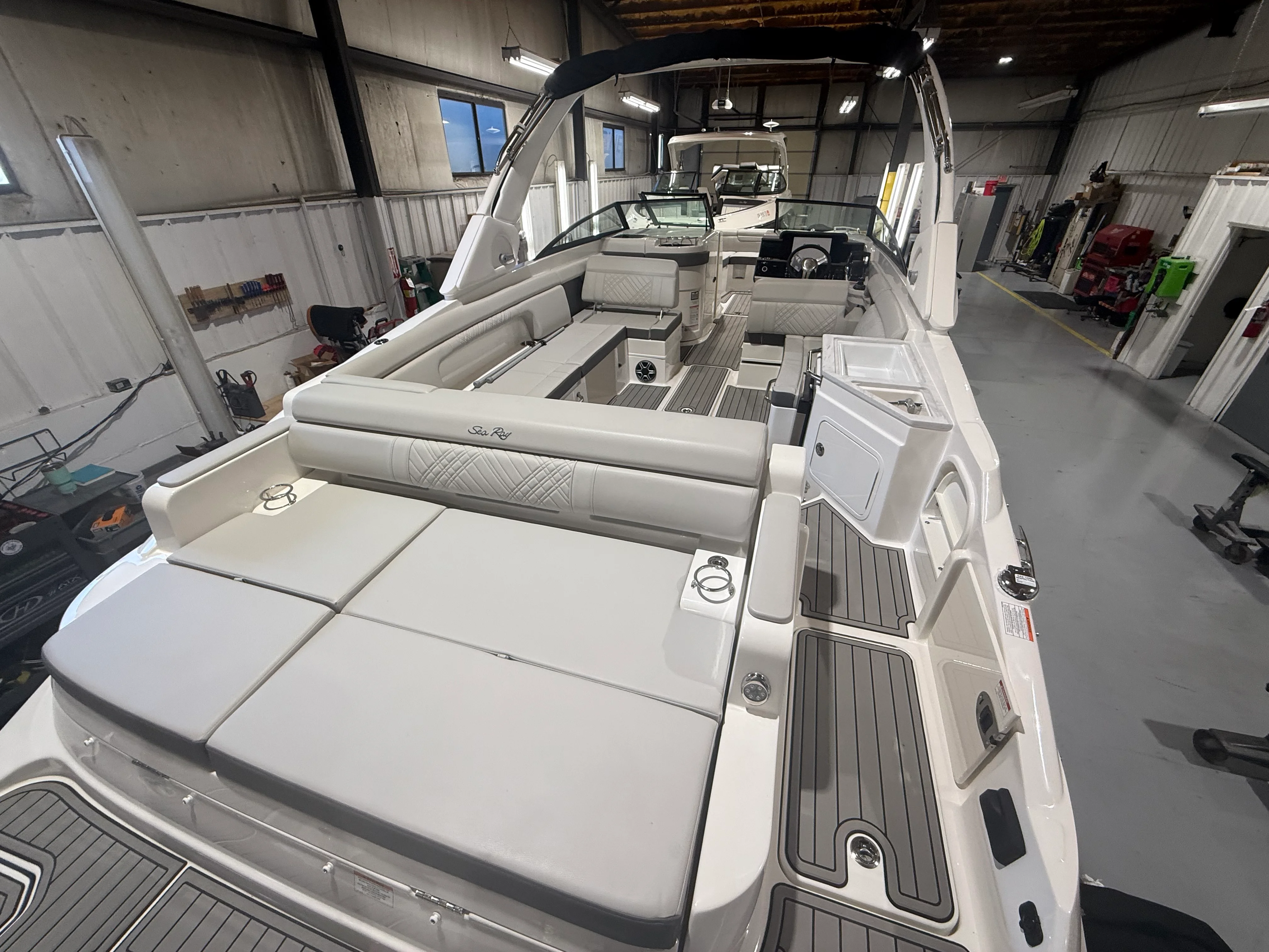 2026 Sea Ray SDX 290 Outboard Image Thumbnail #9