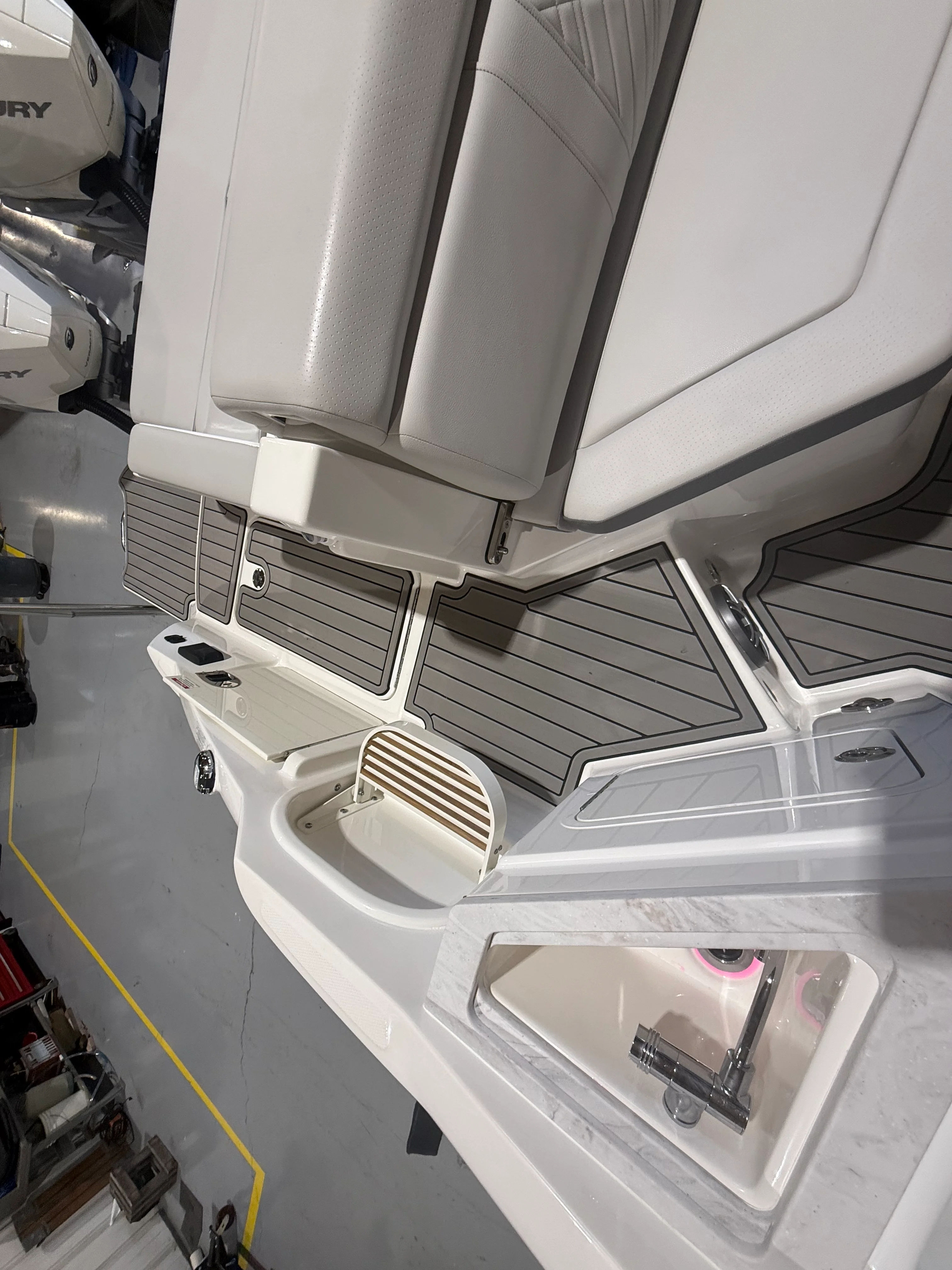 2026 Sea Ray SDX 290 Outboard Image Thumbnail #14