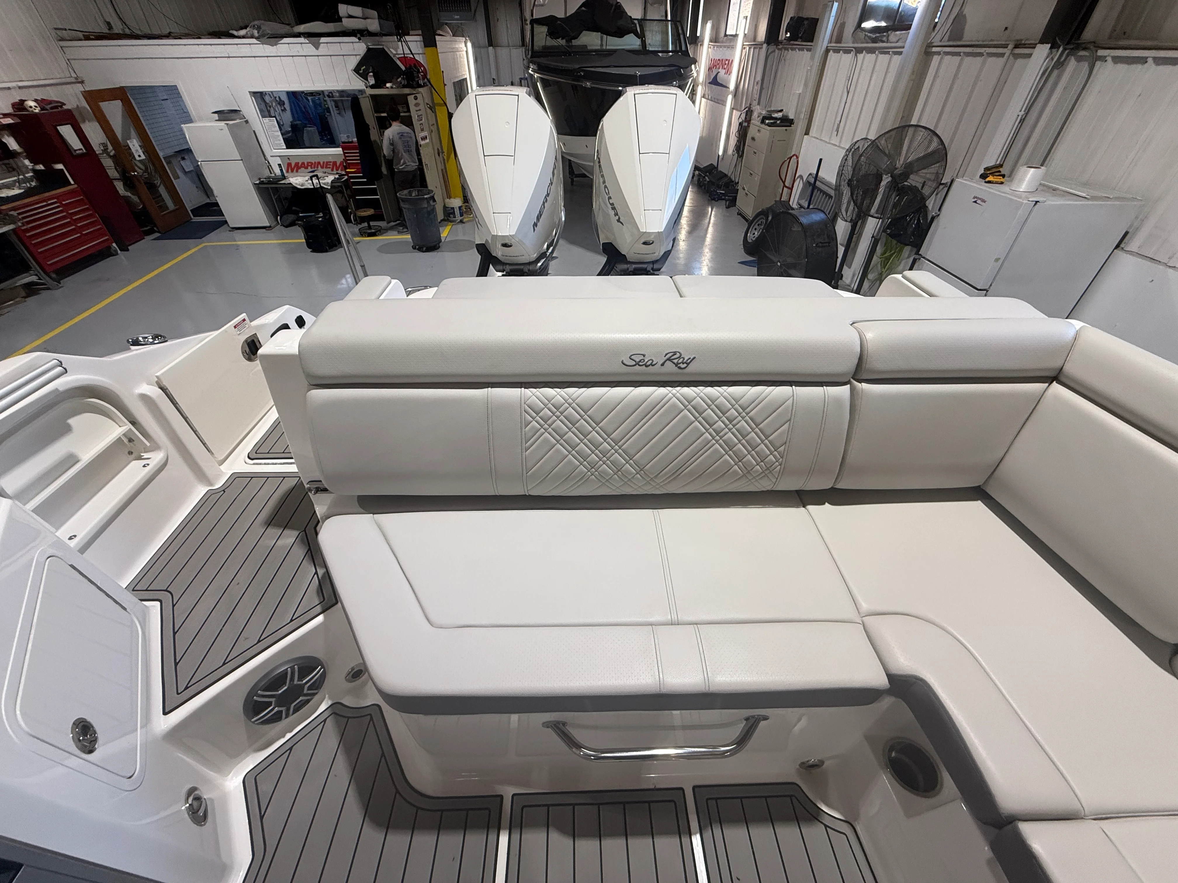 2026 Sea Ray SDX 290 Outboard Image Thumbnail #12