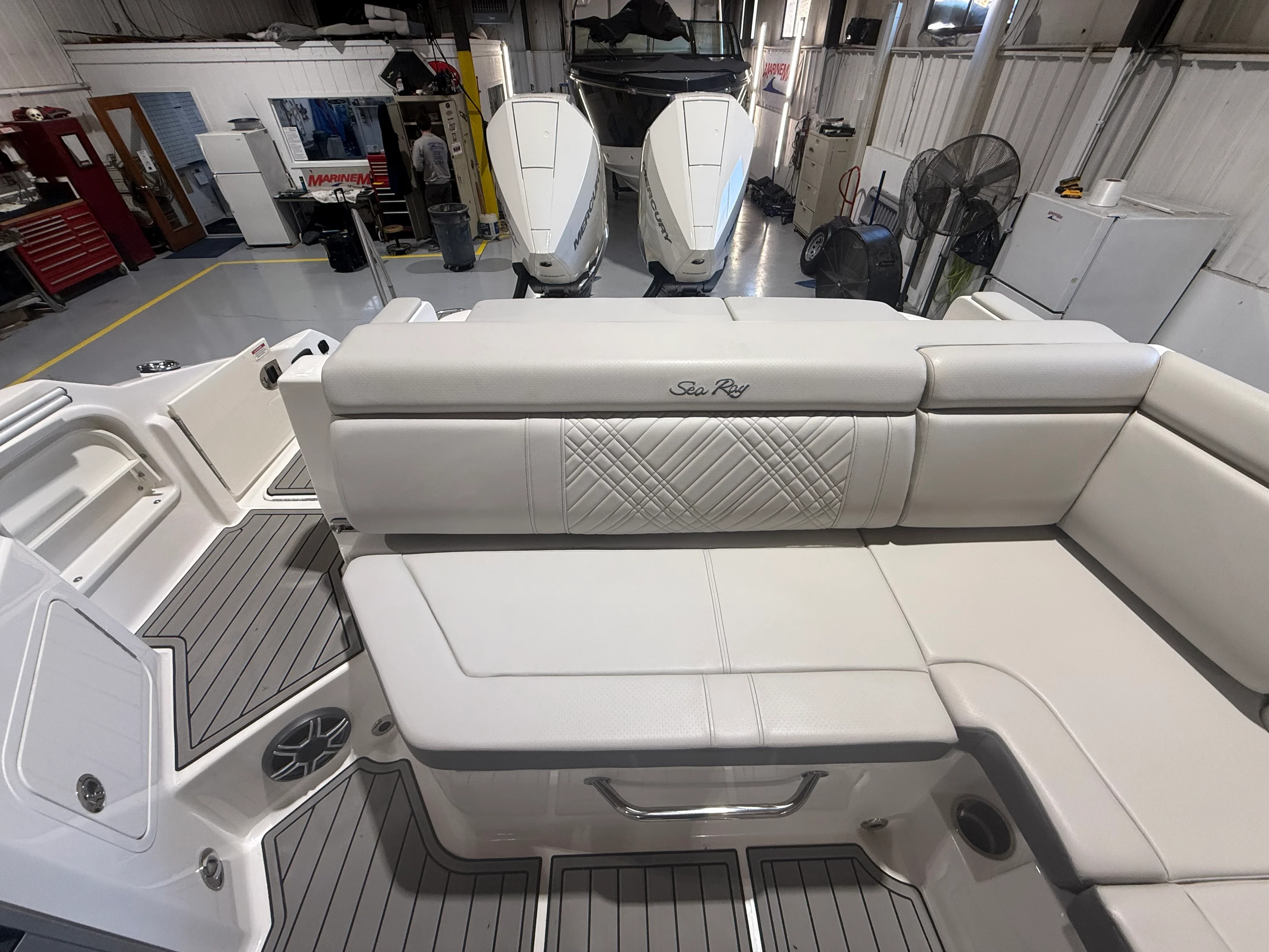 2026 Sea Ray SDX 290 Outboard Image Thumbnail #12