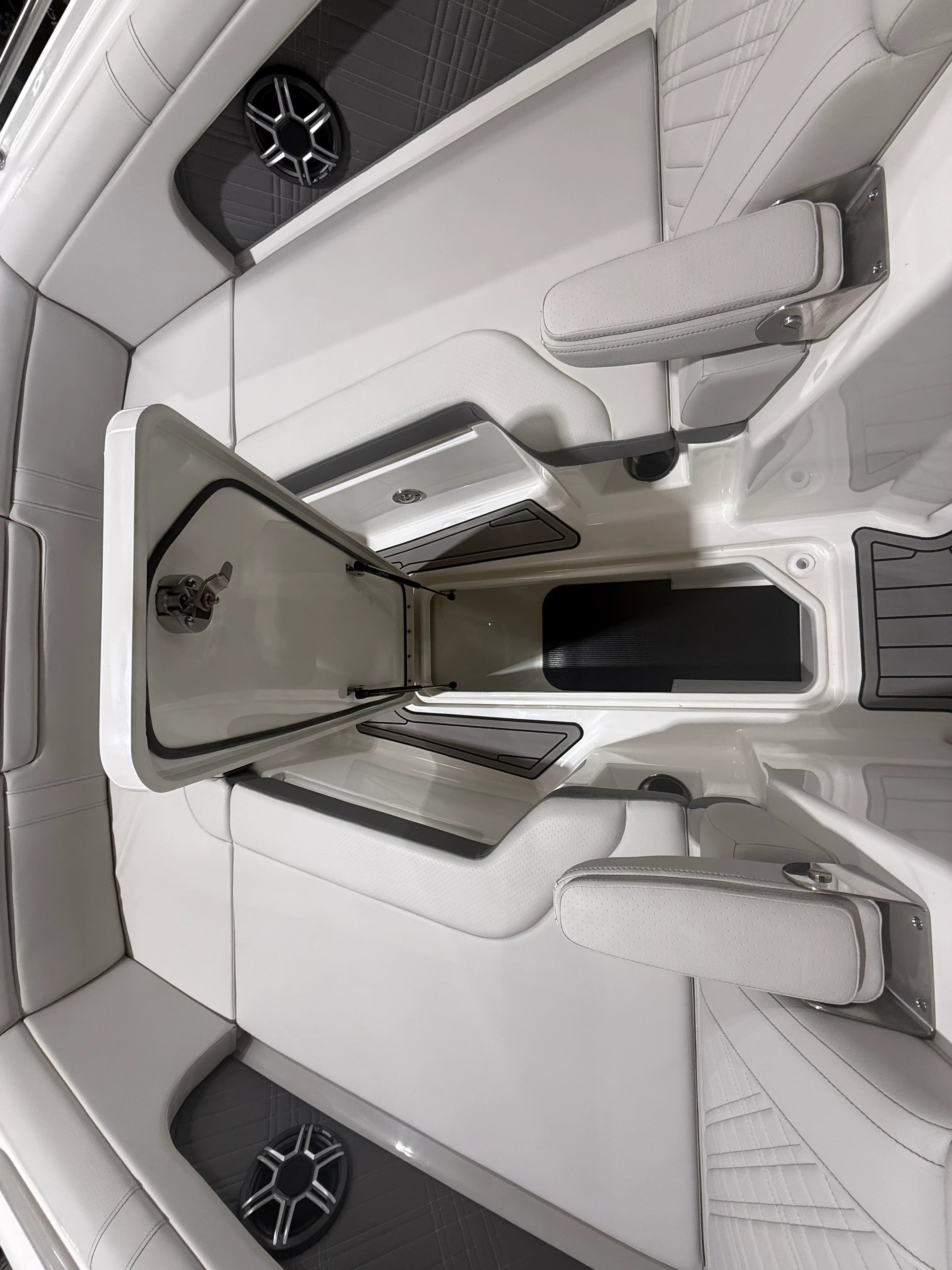 2026 Sea Ray SDX 290 Outboard Image Thumbnail #22