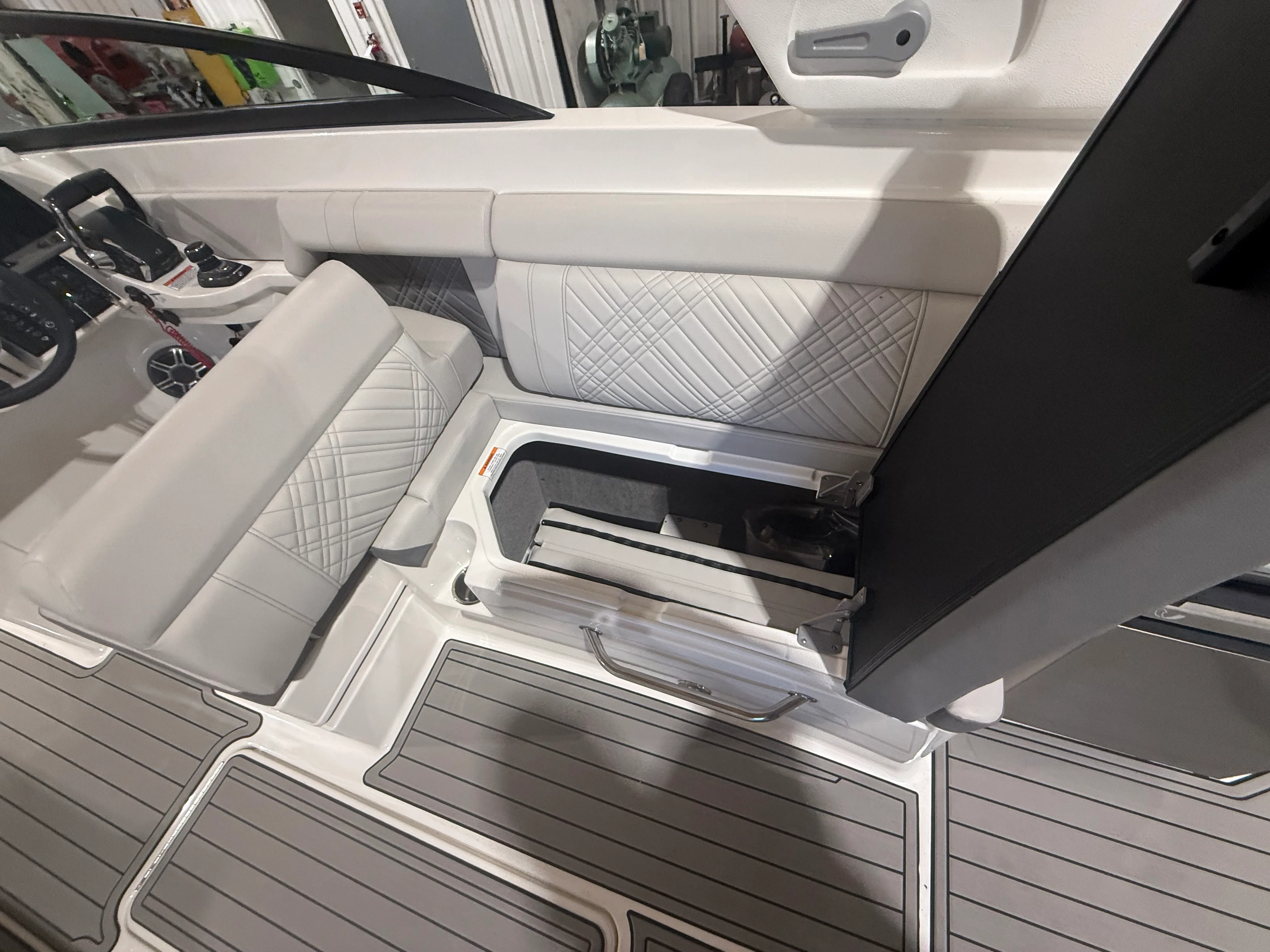 2026 Sea Ray SDX 290 Outboard Image Thumbnail #16