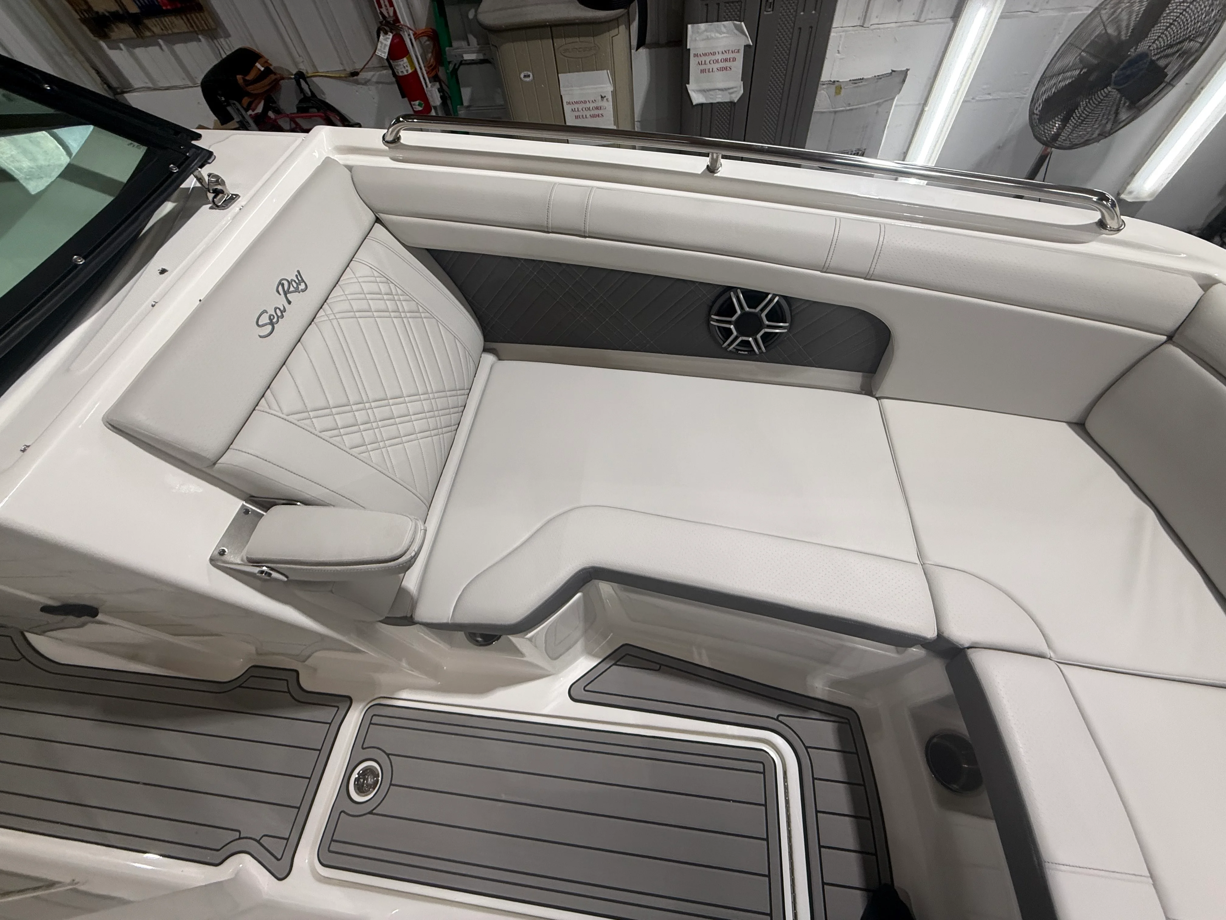 2026 Sea Ray SDX 290 Outboard Image Thumbnail #20