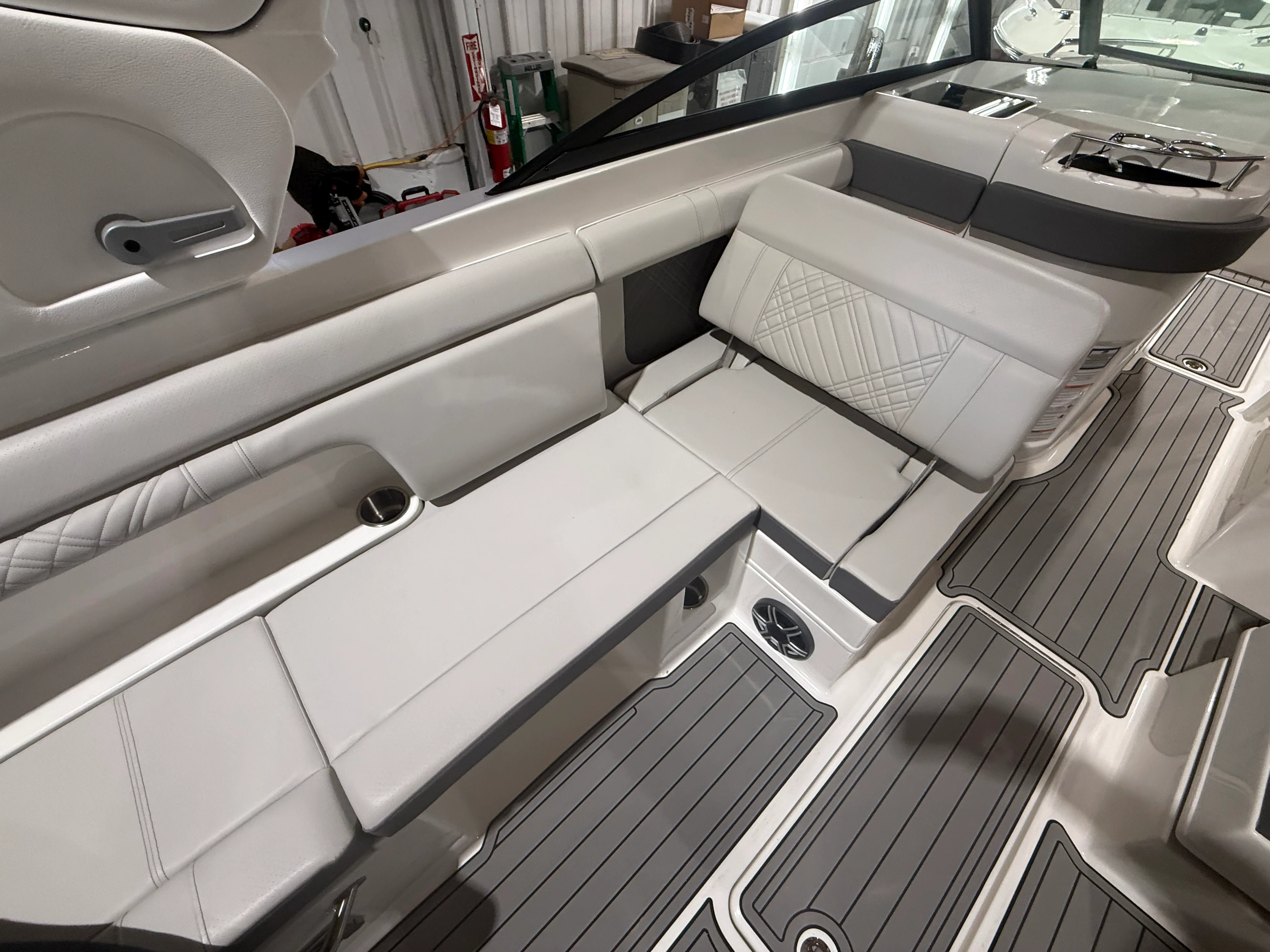 2026 Sea Ray SDX 290 Outboard Image Thumbnail #25