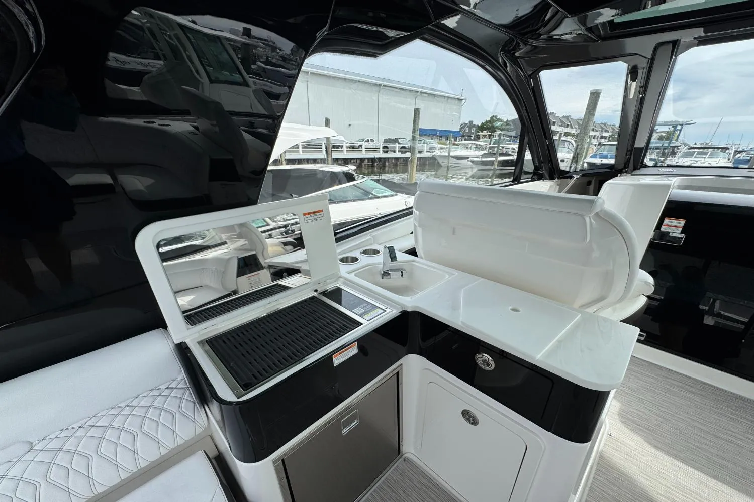 2026 Sea Ray Sundancer 370 Outboard Image Thumbnail #24
