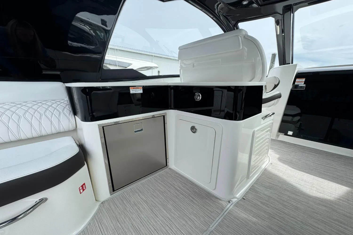 2026 Sea Ray Sundancer 370 Outboard Image Thumbnail #22