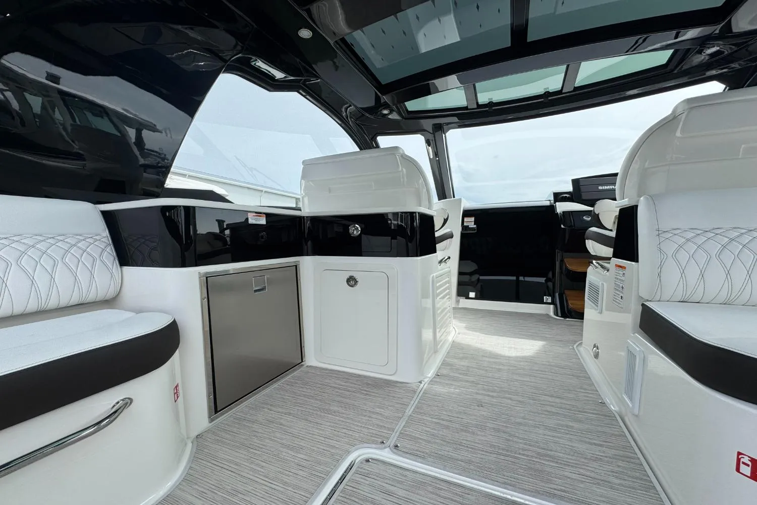 2026 Sea Ray Sundancer 370 Outboard Image Thumbnail #17