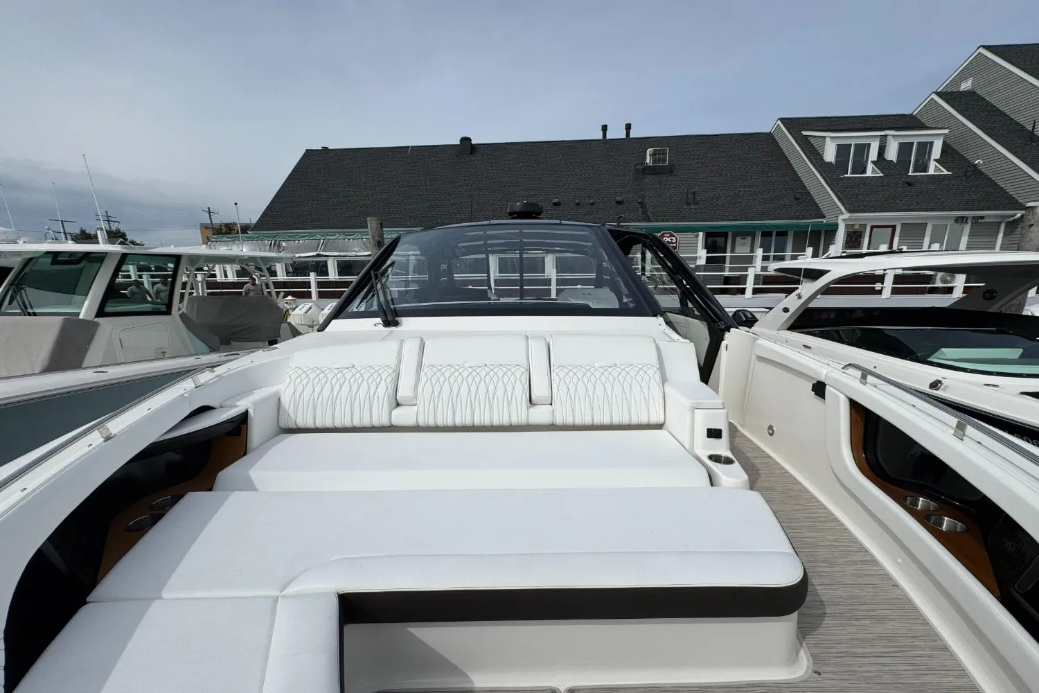 2026 Sea Ray Sundancer 370 Outboard Image Thumbnail #68